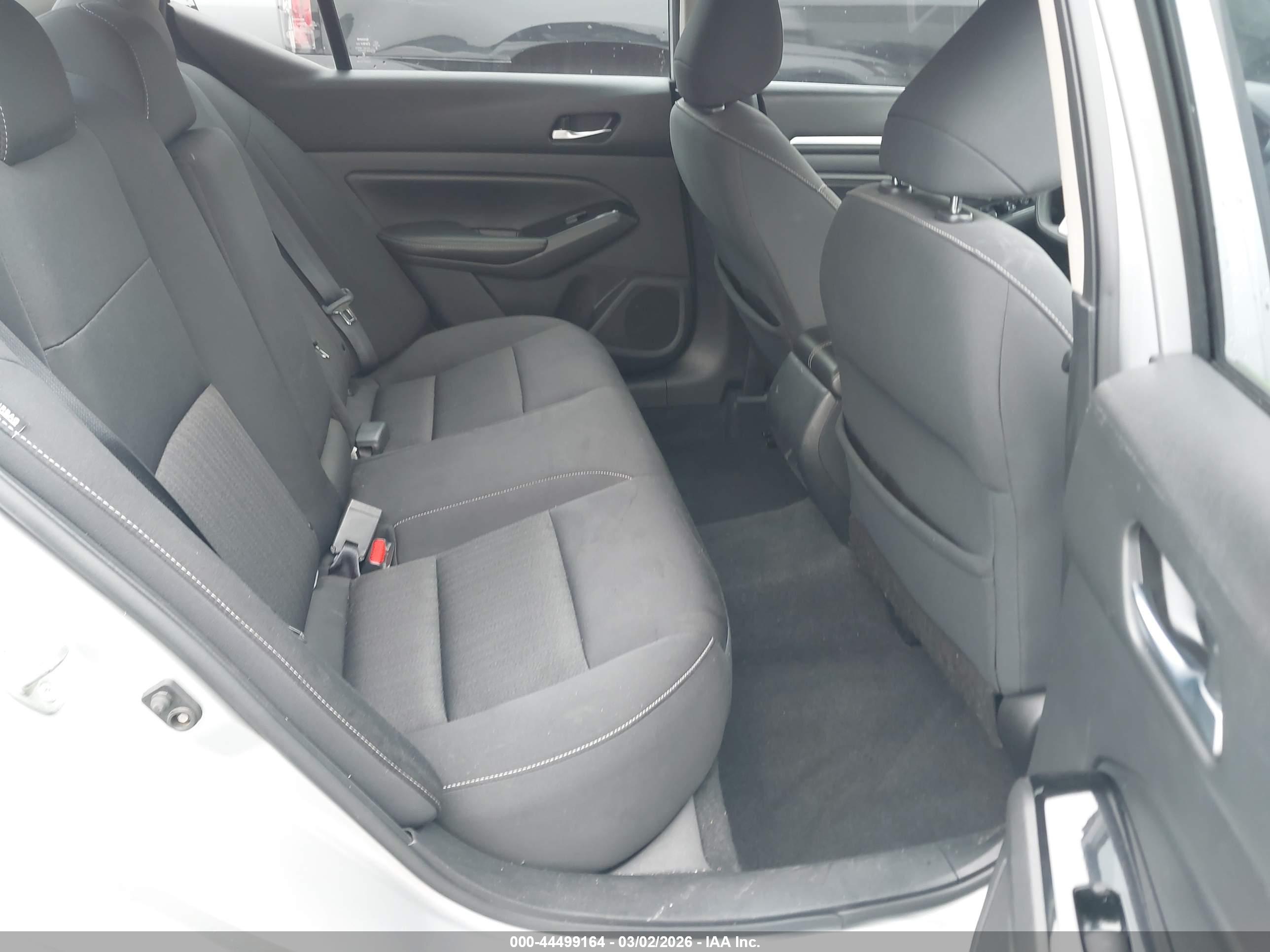 NISSAN ALTIMA image 8