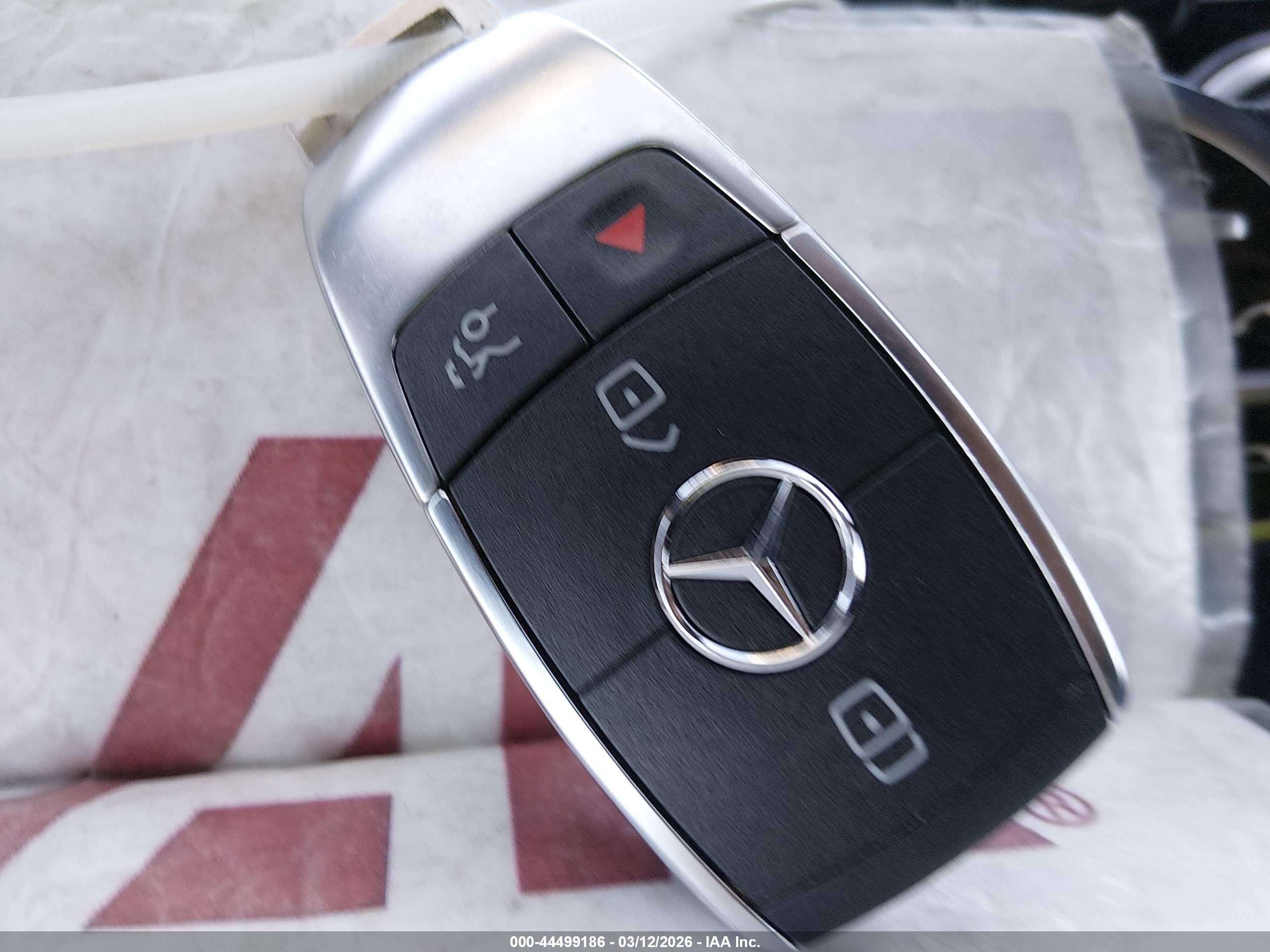 MERCEDES-BENZ GLA image 11