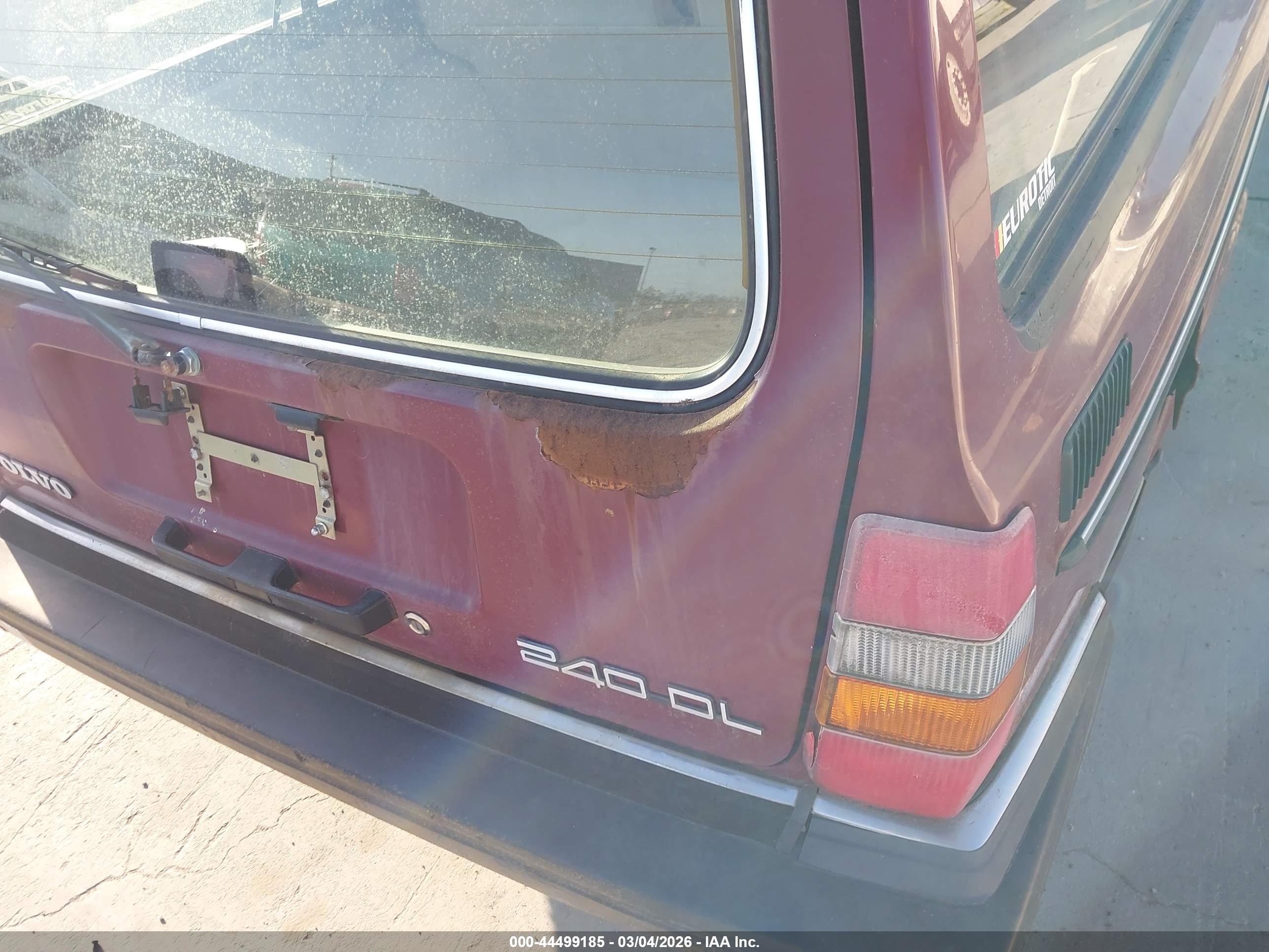 VOLVO 240 image 6