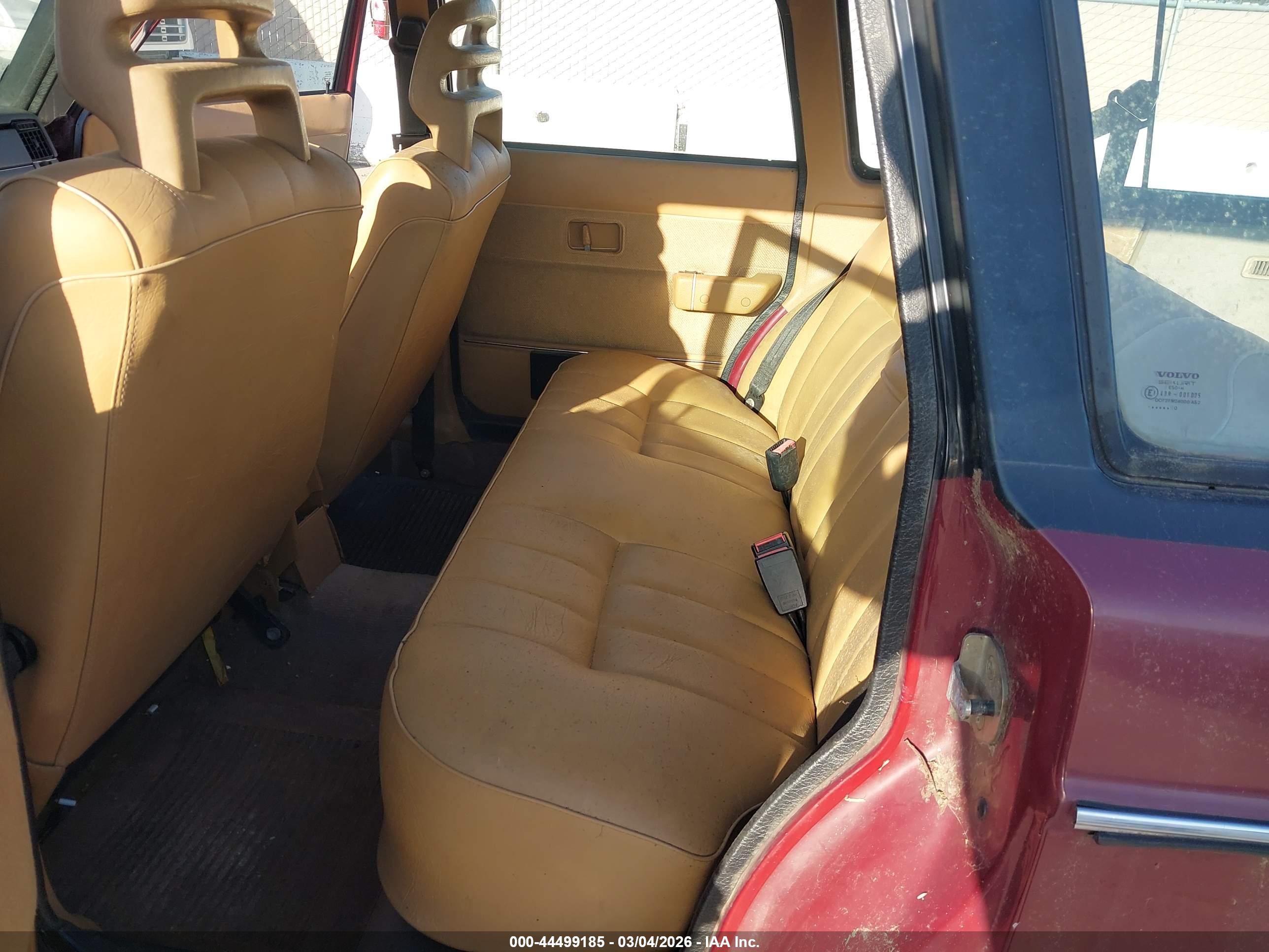 VOLVO 240 image 8