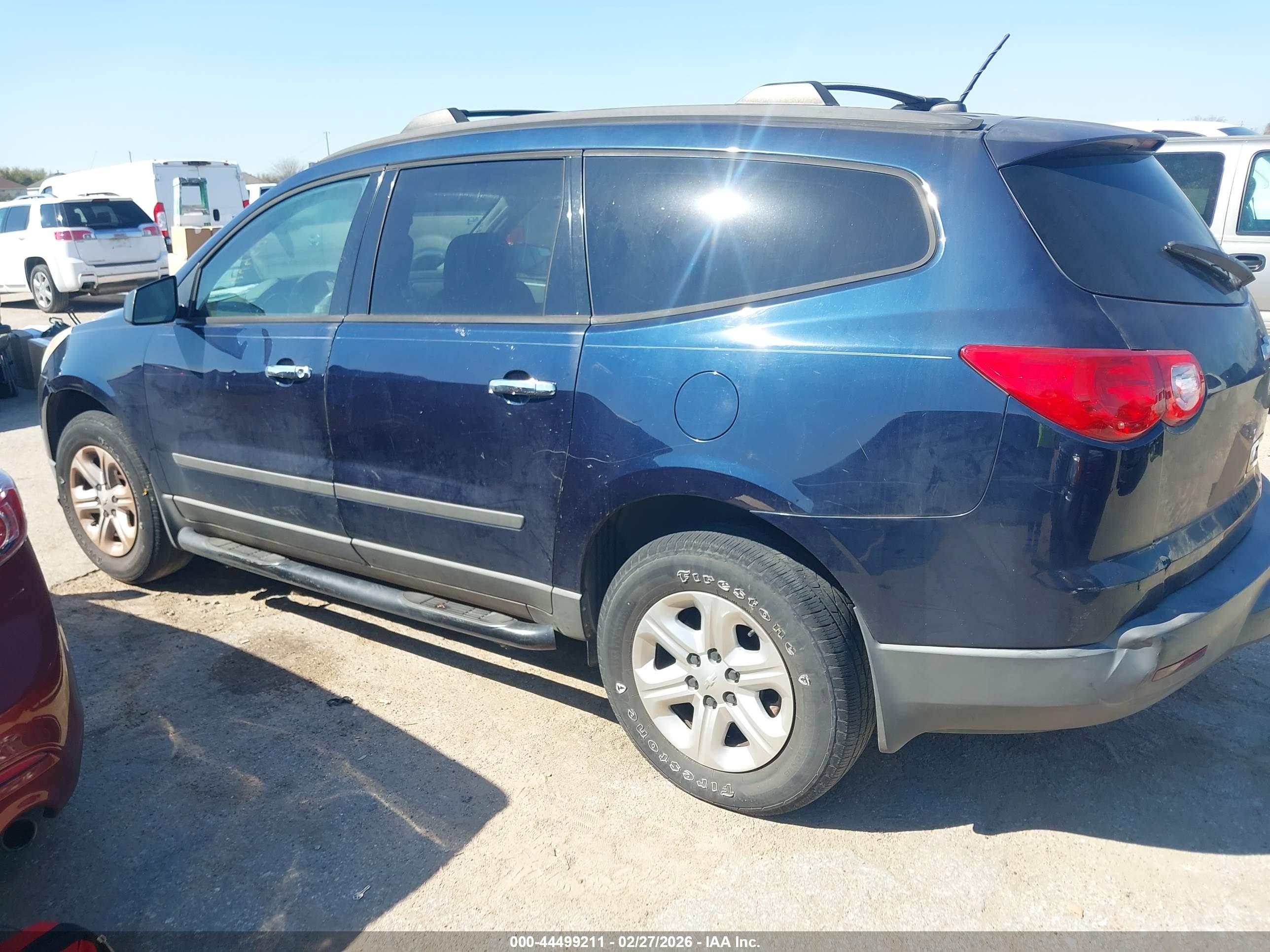 CHEVROLET TRAVERSE image 3
