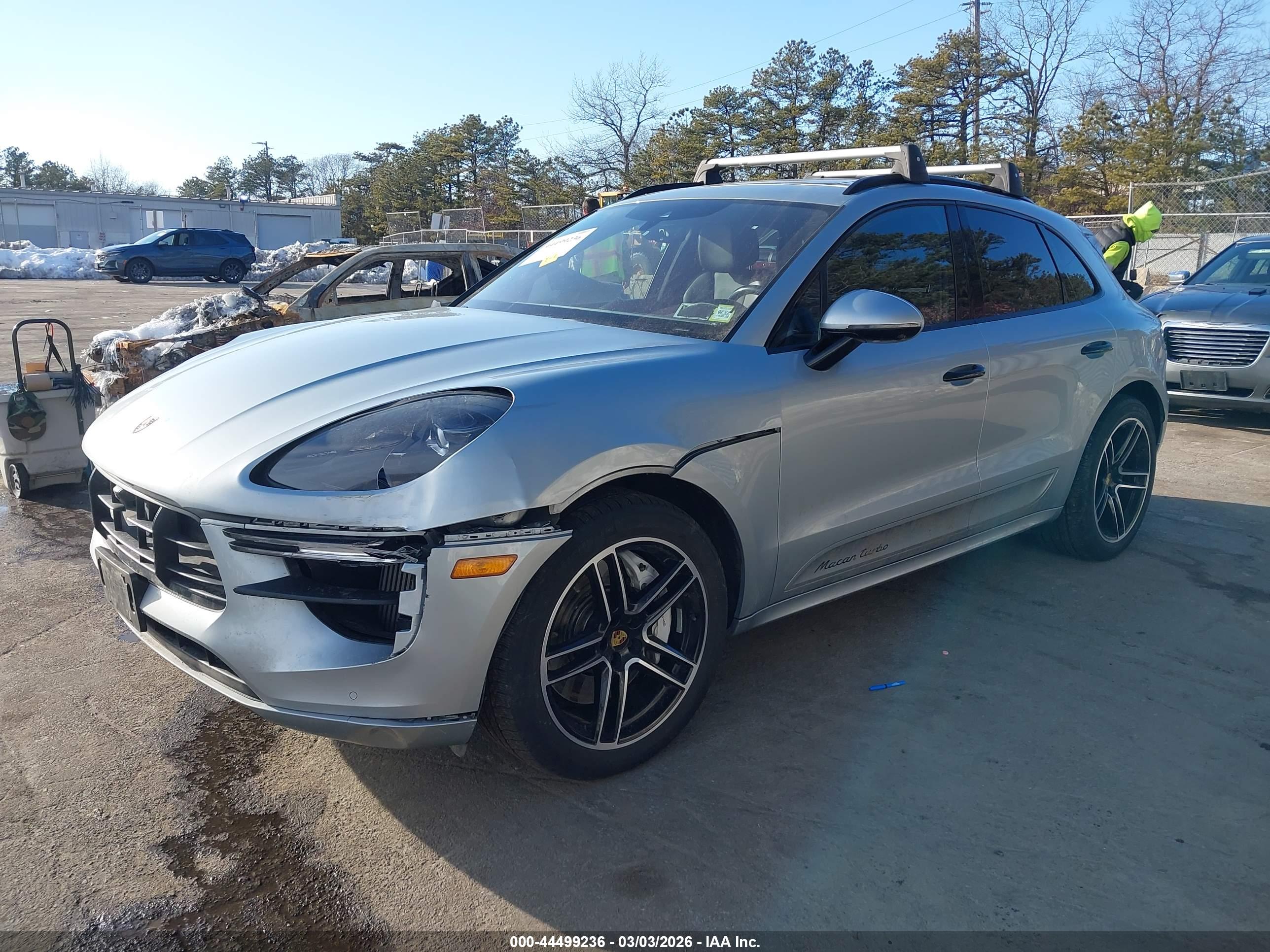PORSCHE MACAN image 2