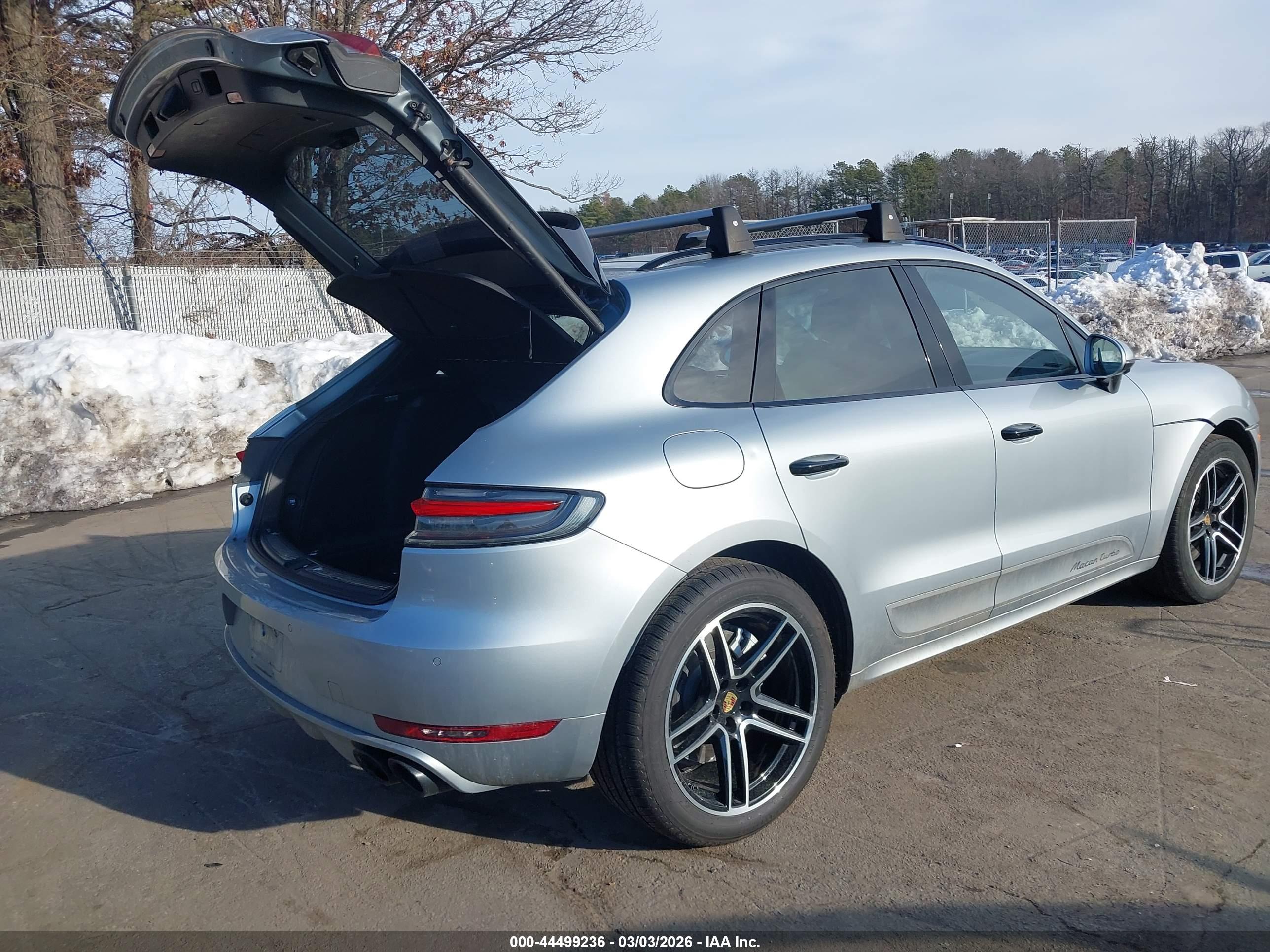 PORSCHE MACAN image 4