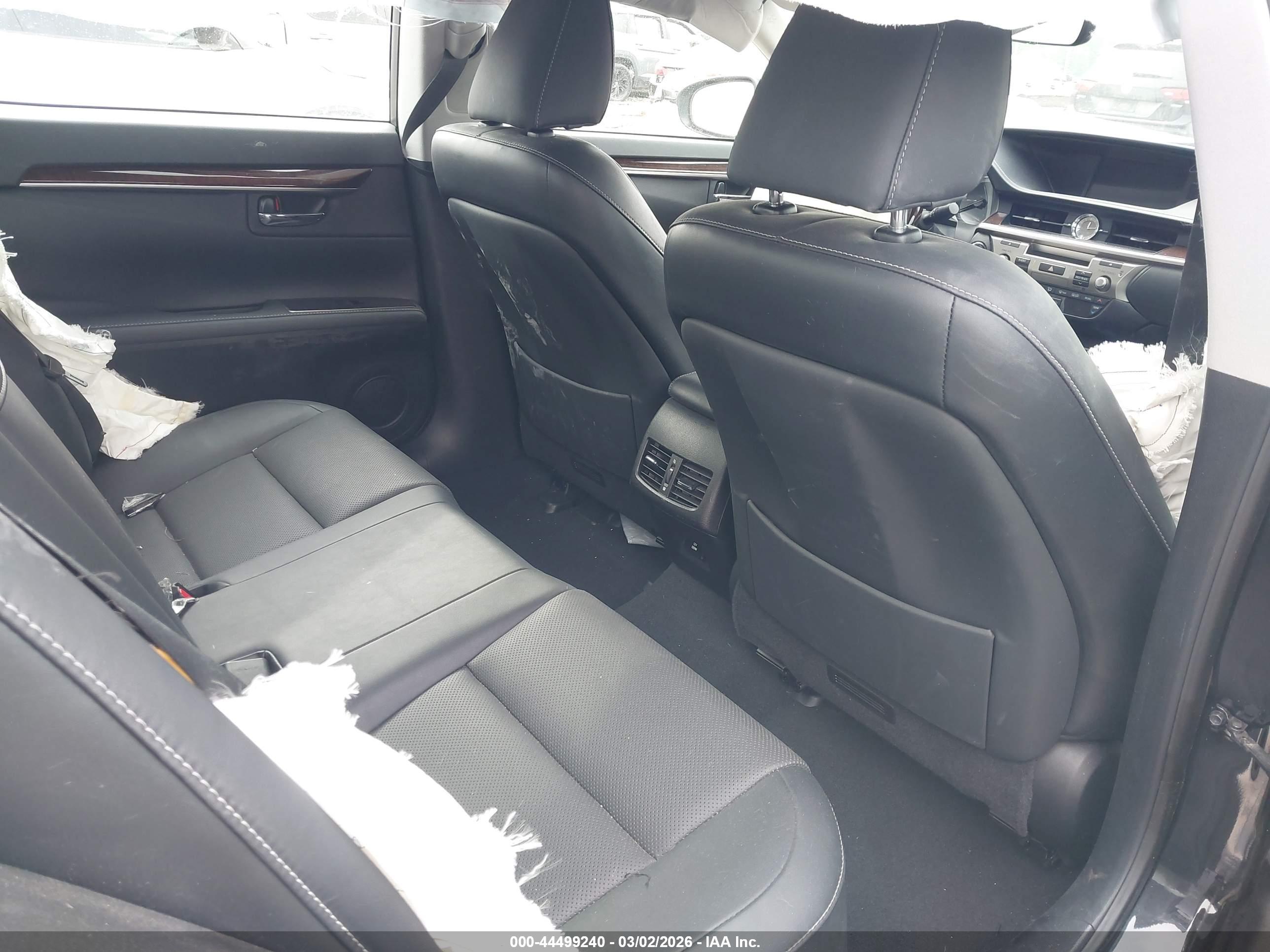 LEXUS ES image 8