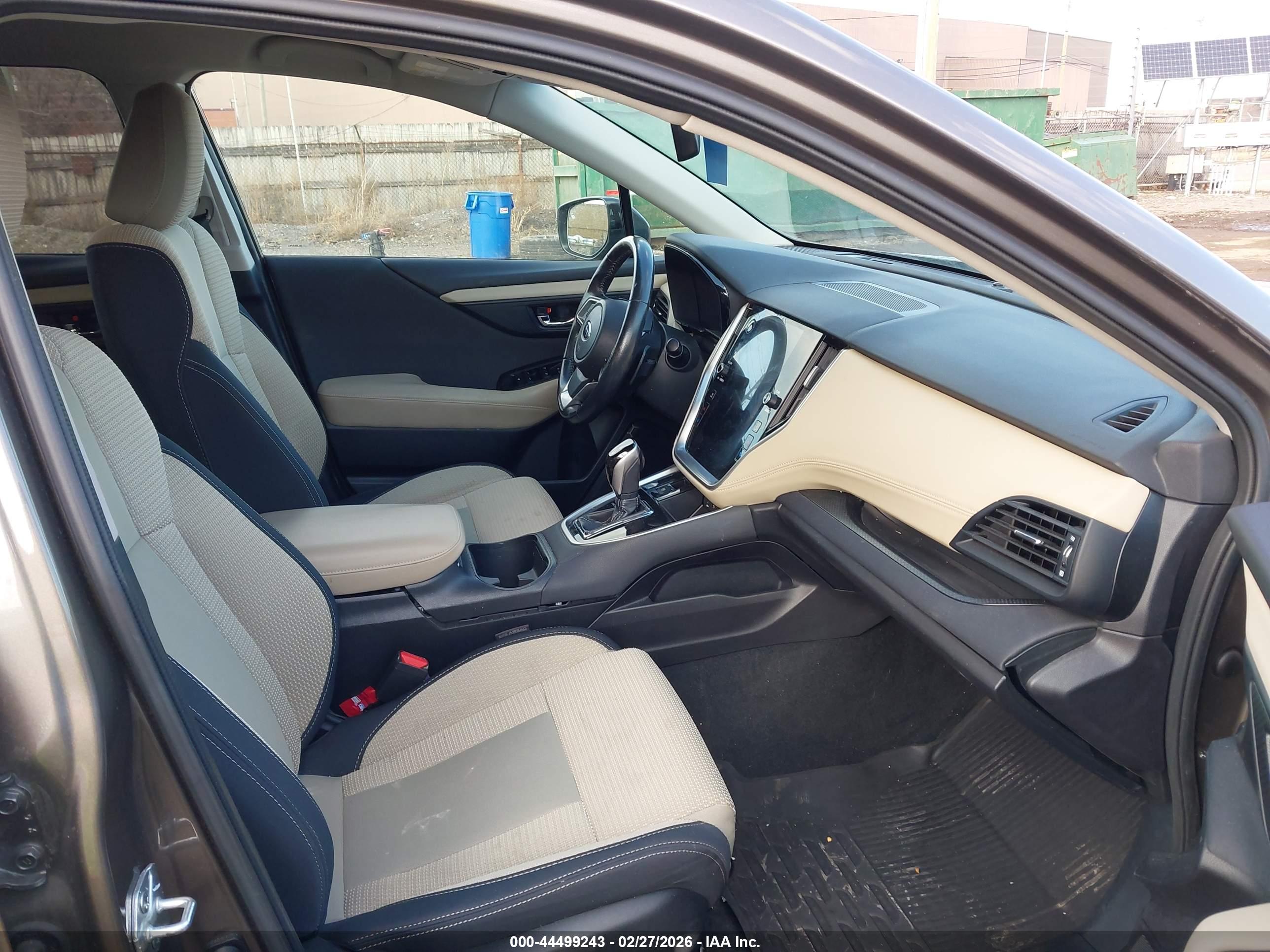 SUBARU OUTBACK image 5