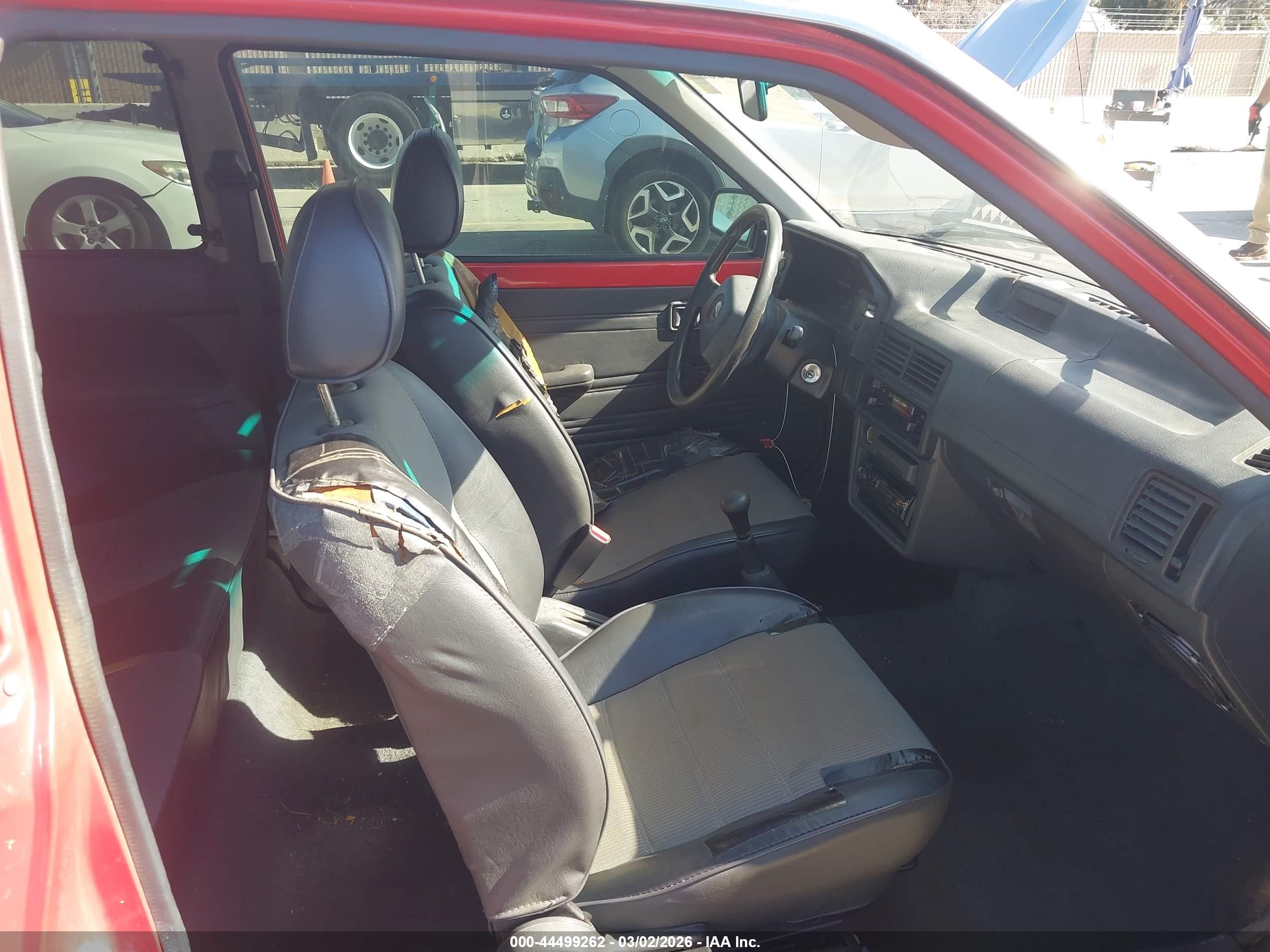 MAZDA 323 image 5