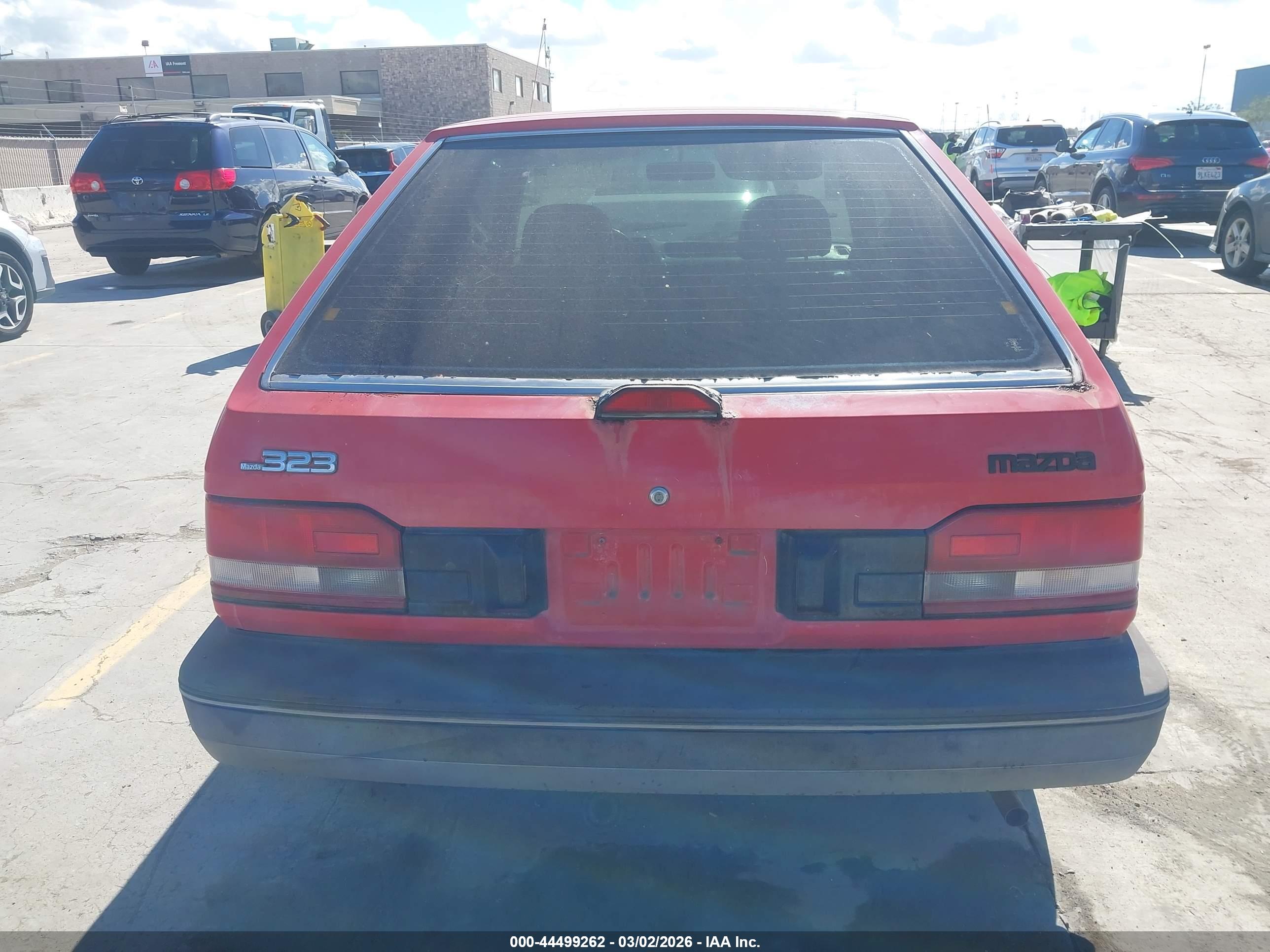 MAZDA 323 image 6