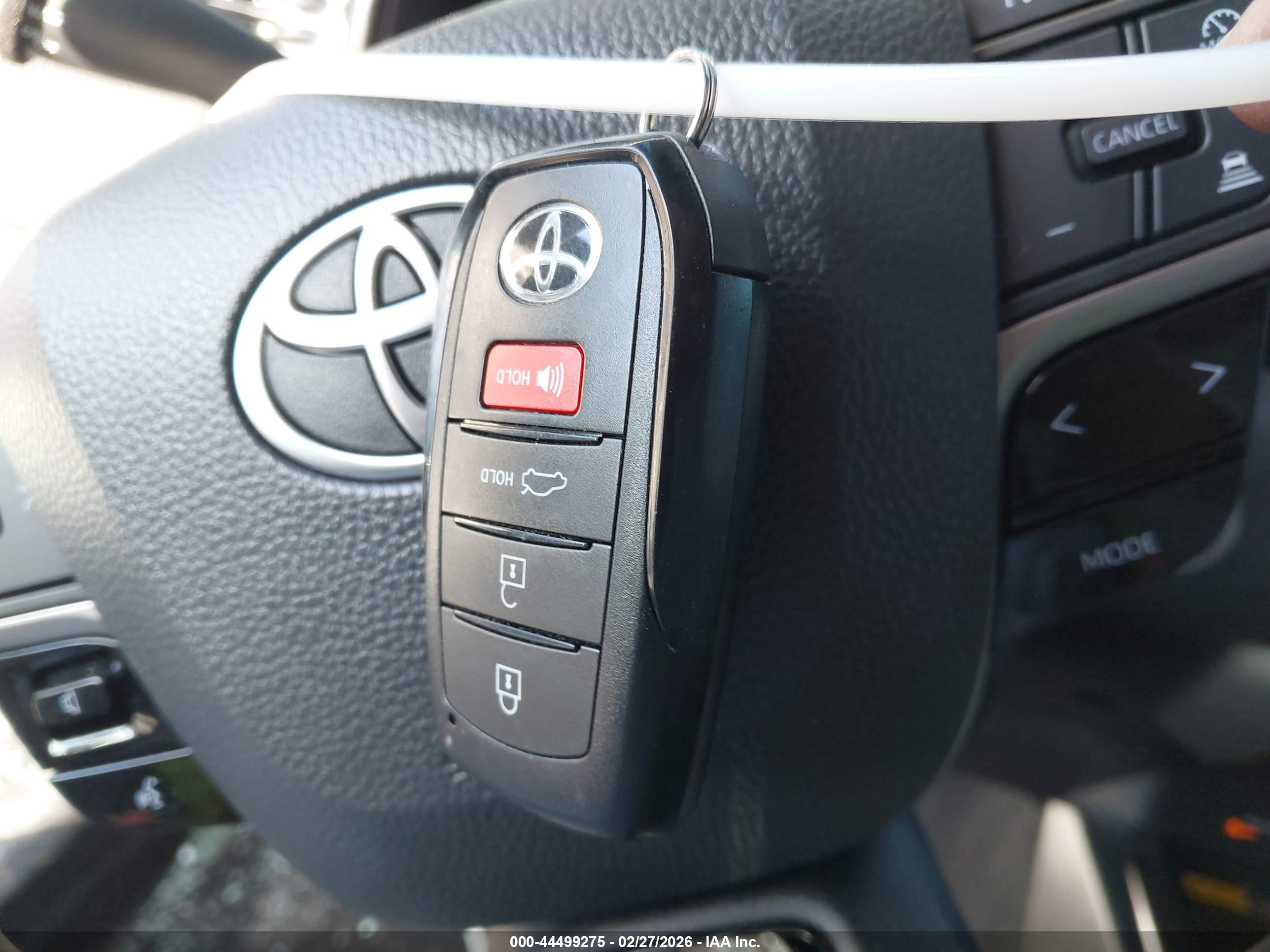 TOYOTA CAMRY image 11