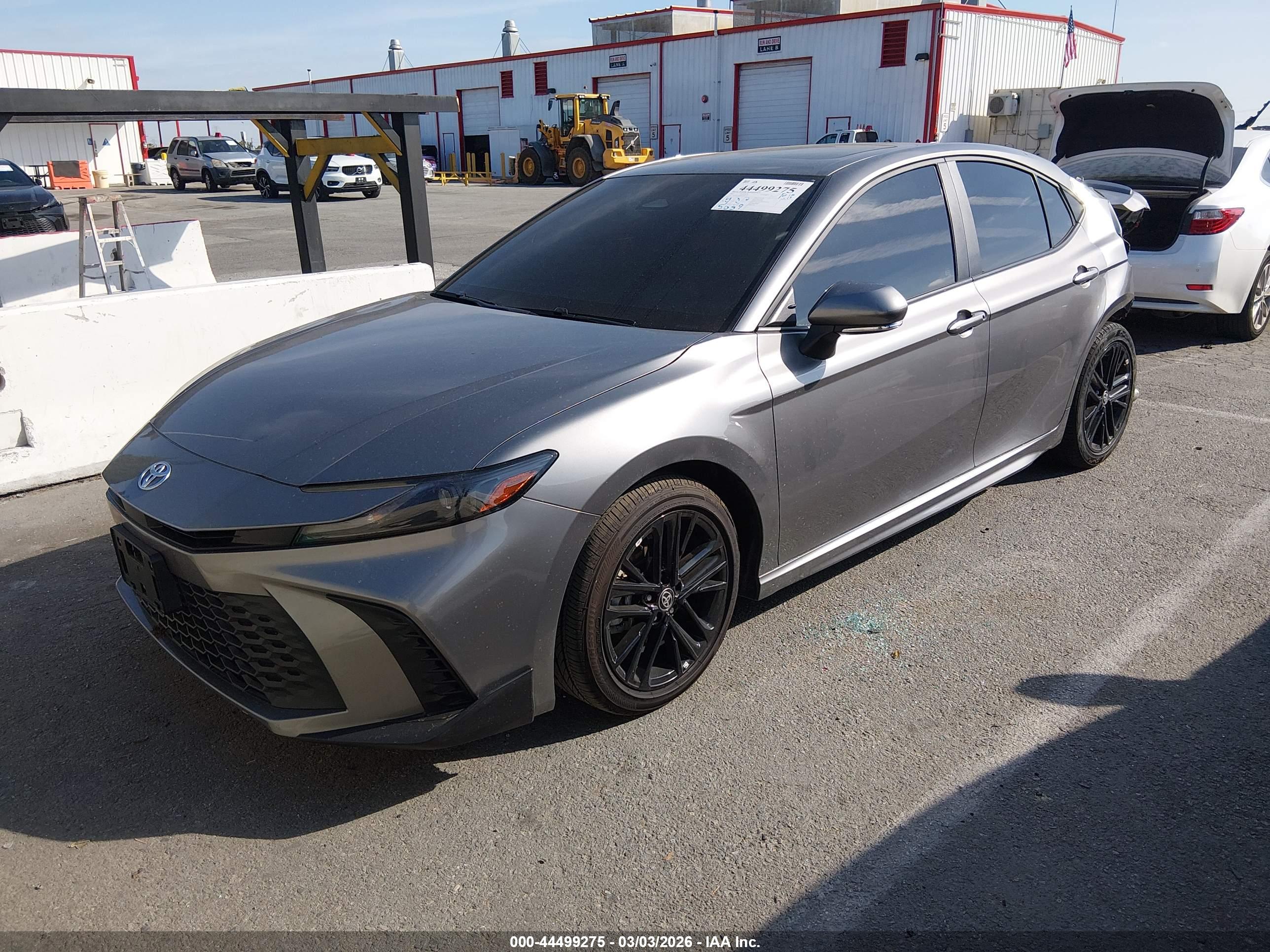 TOYOTA CAMRY image 2