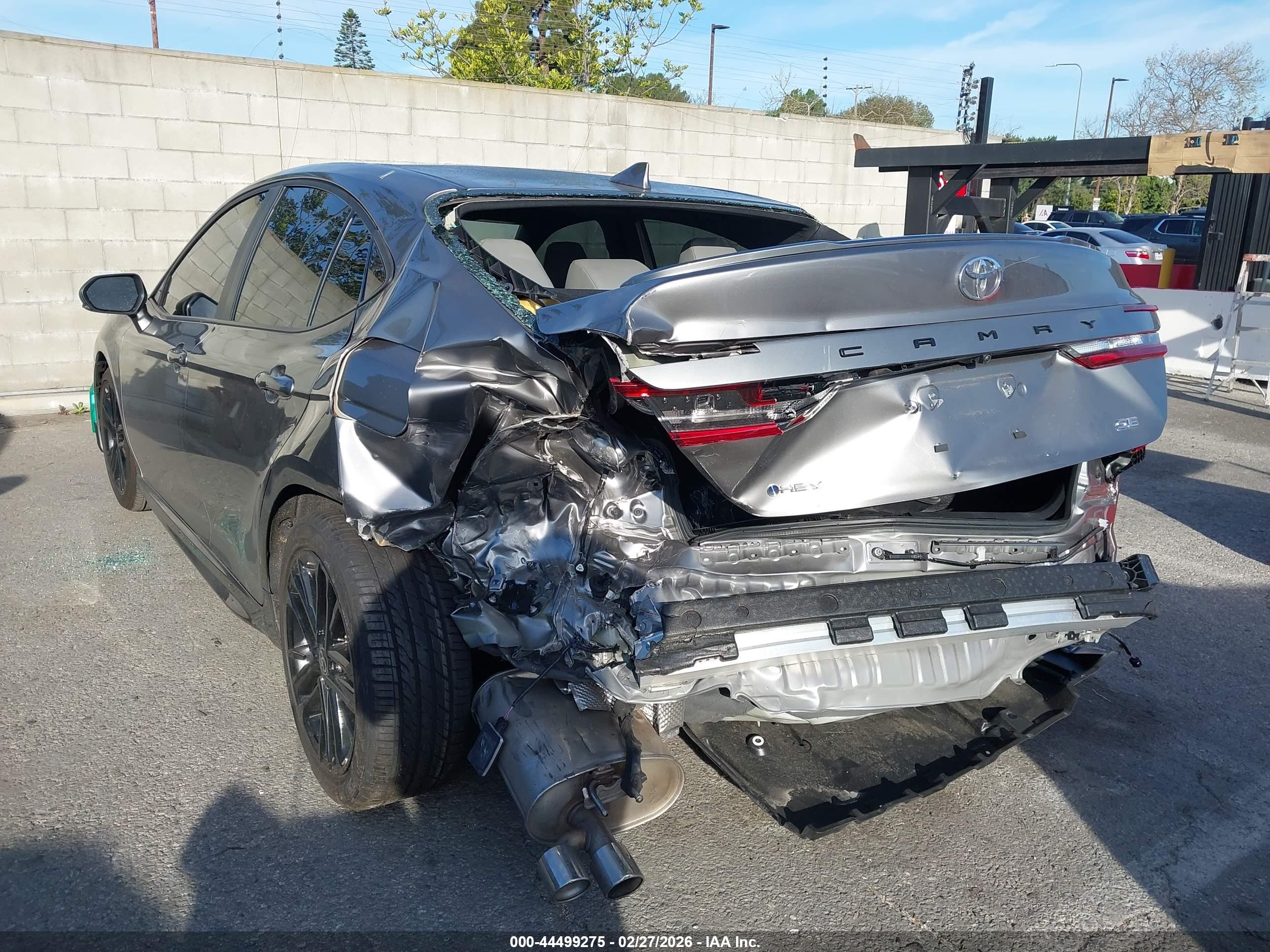 TOYOTA CAMRY image 3