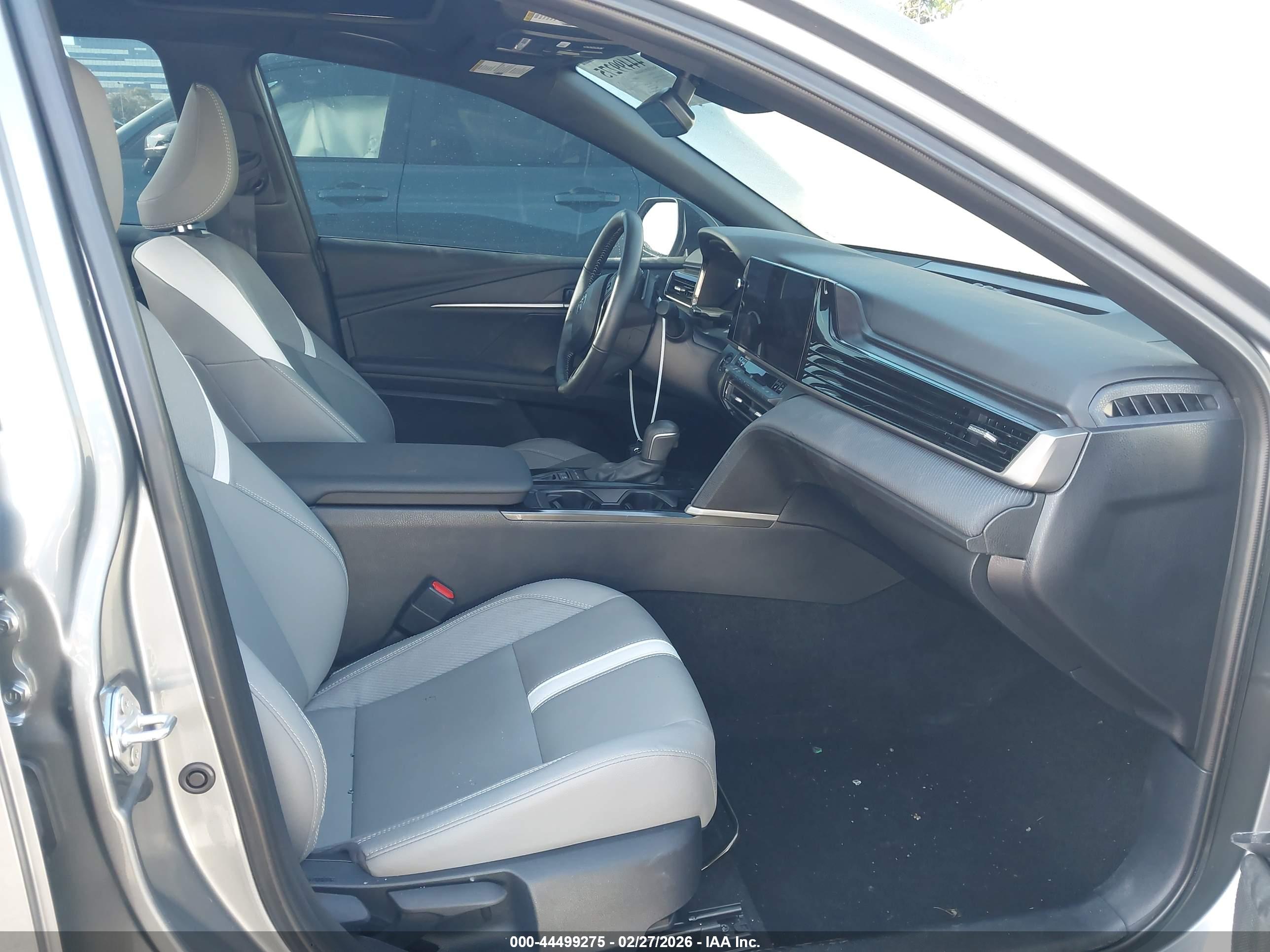 TOYOTA CAMRY image 5