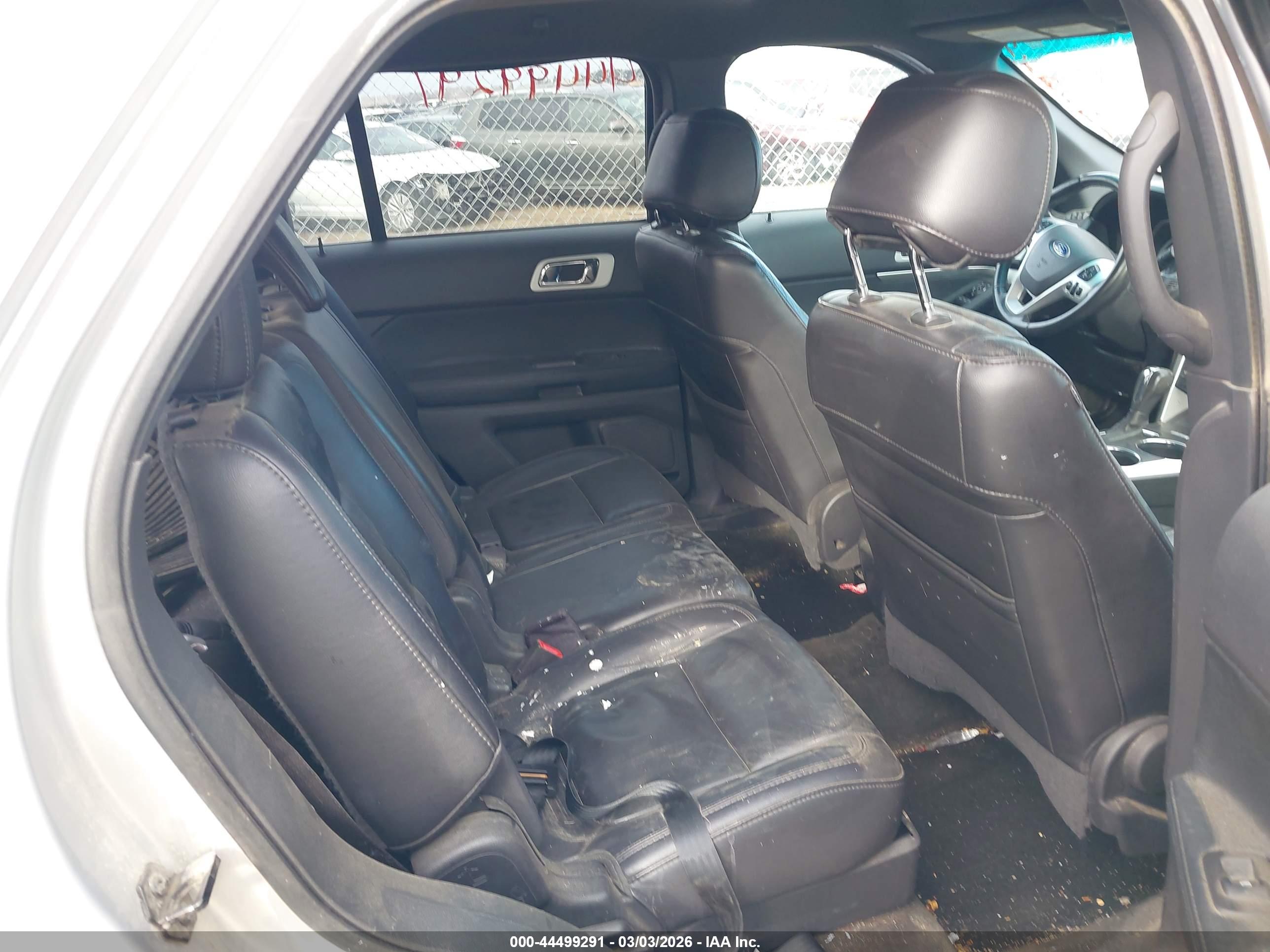 FORD EXPLORER image 8