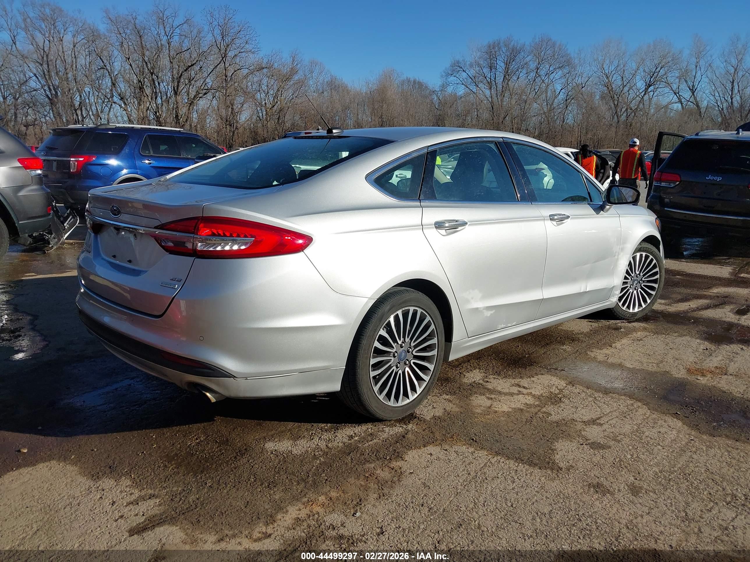 FORD FUSION image 4