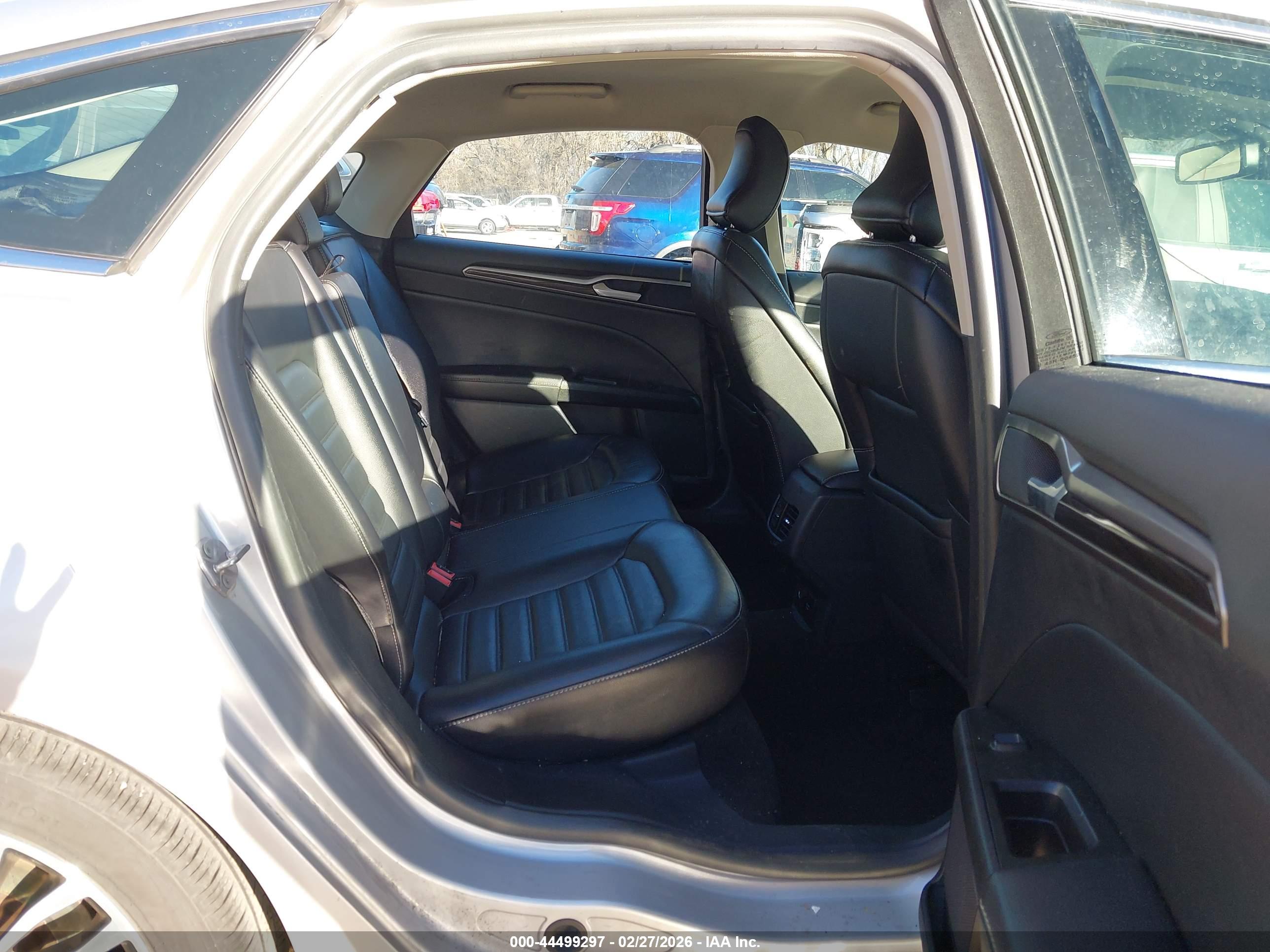 FORD FUSION image 8