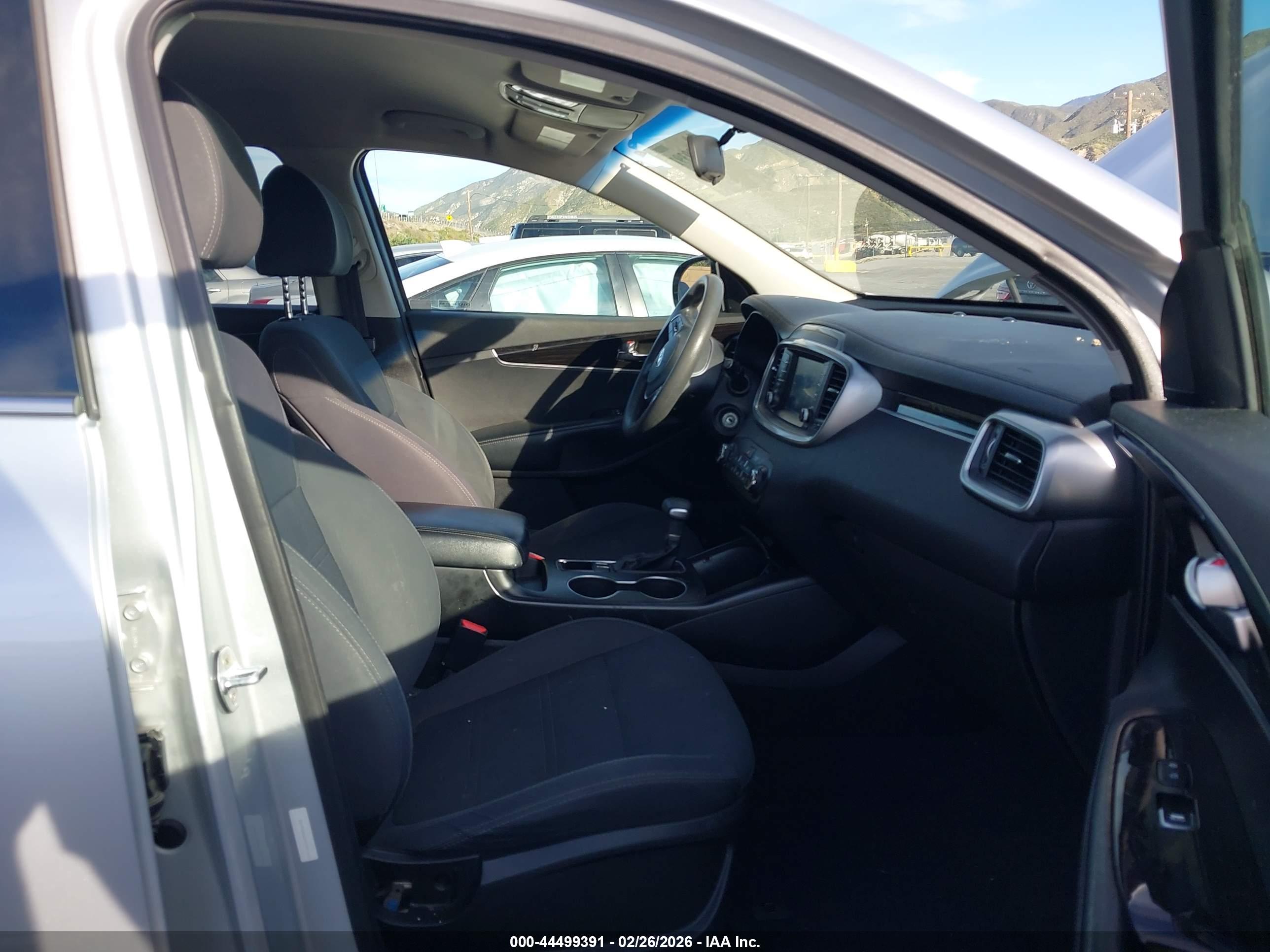 KIA SORENTO image 5