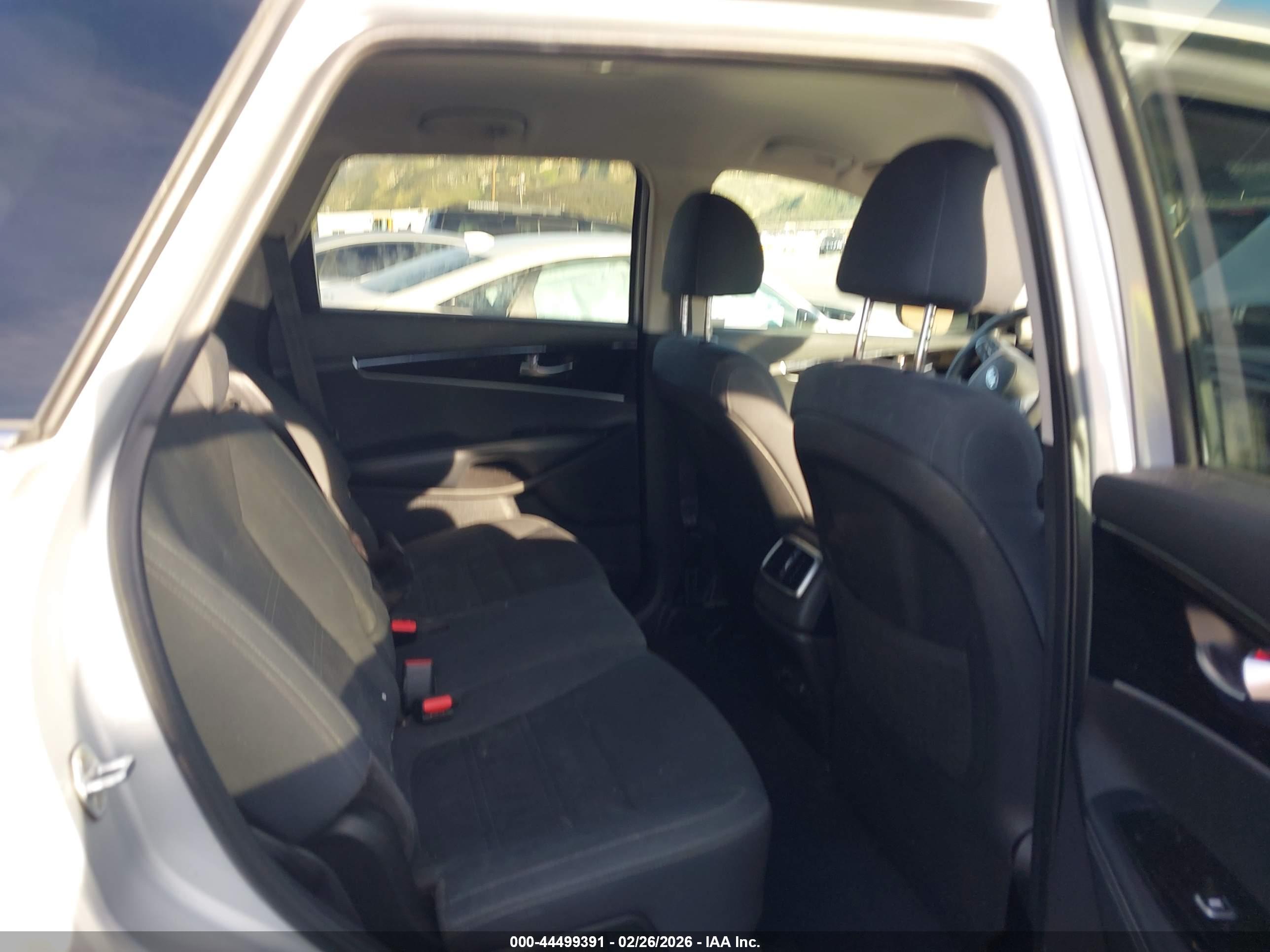 KIA SORENTO image 8