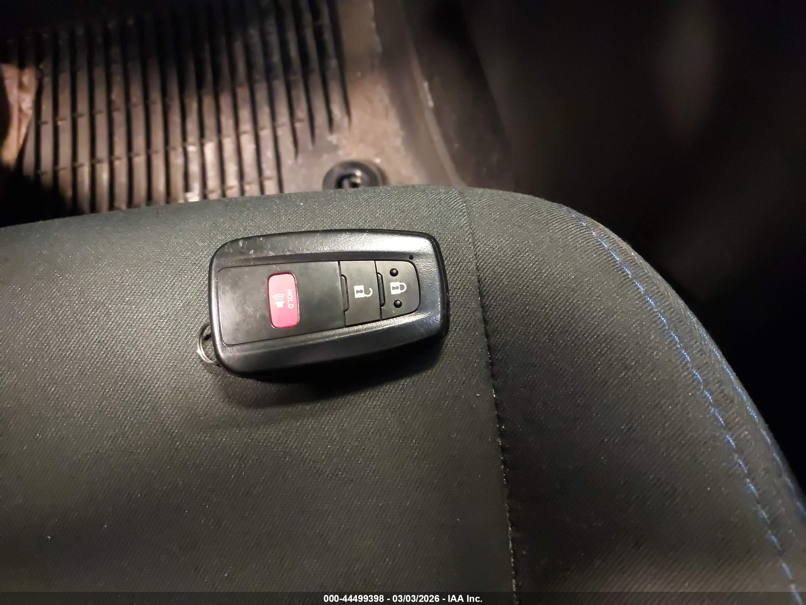 TOYOTA RAV4 image 11