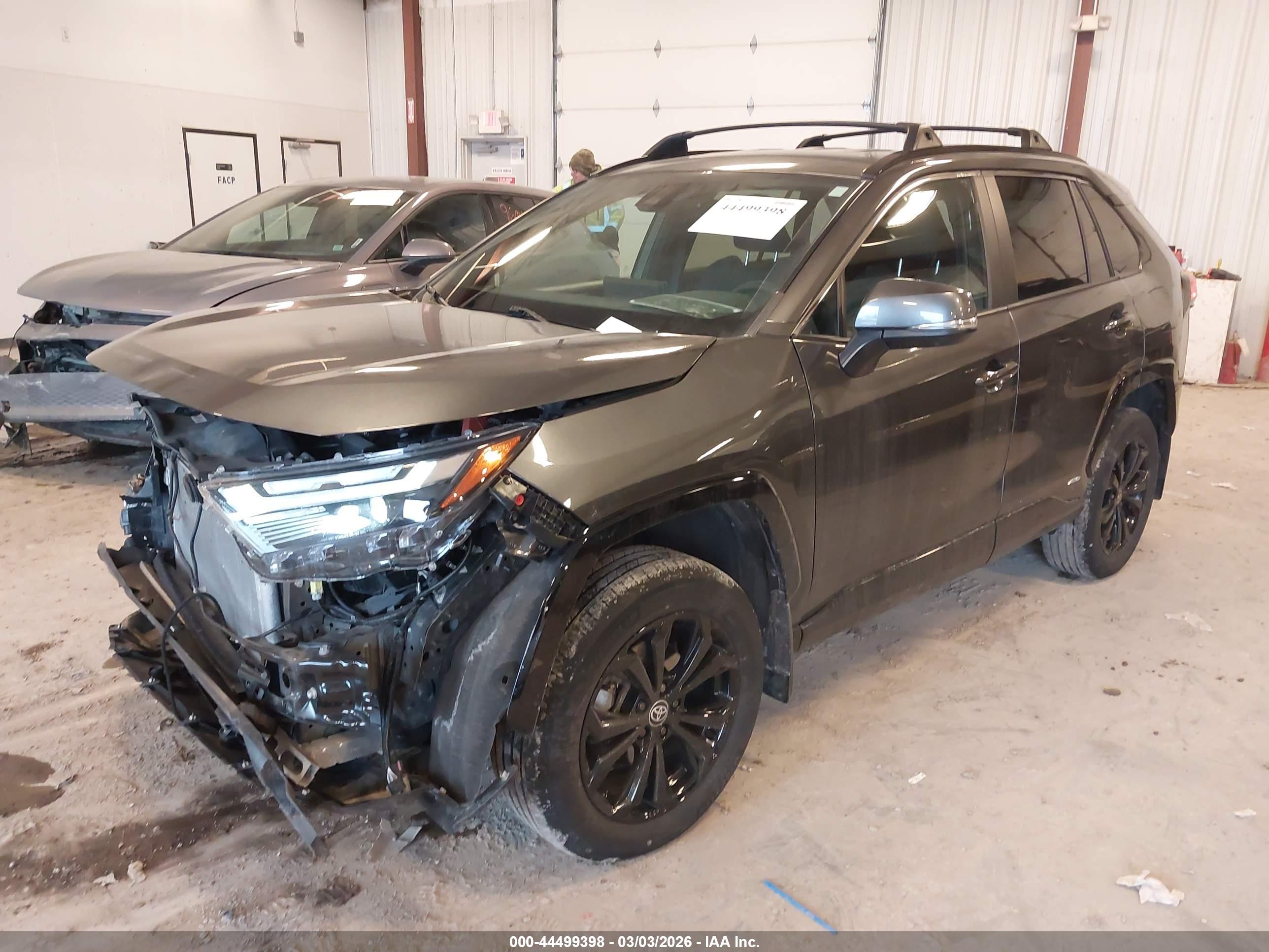 TOYOTA RAV4 image 2