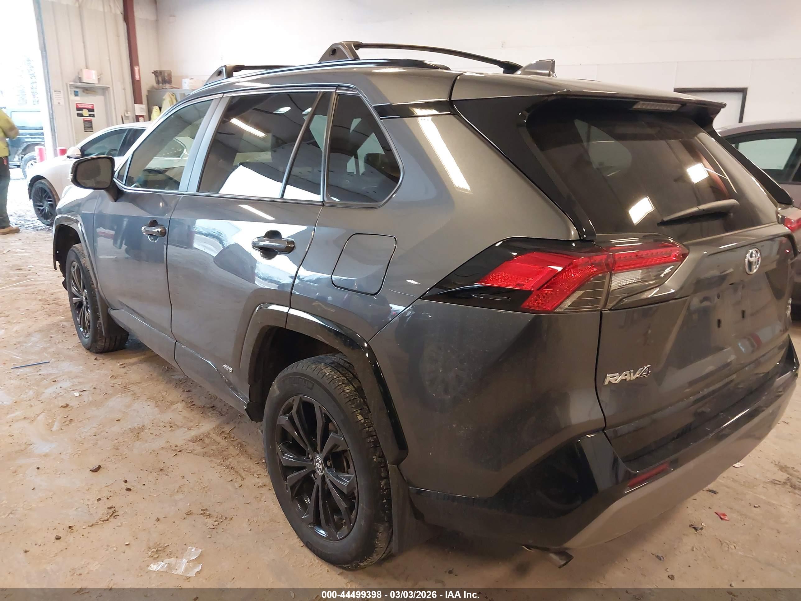 TOYOTA RAV4 image 3