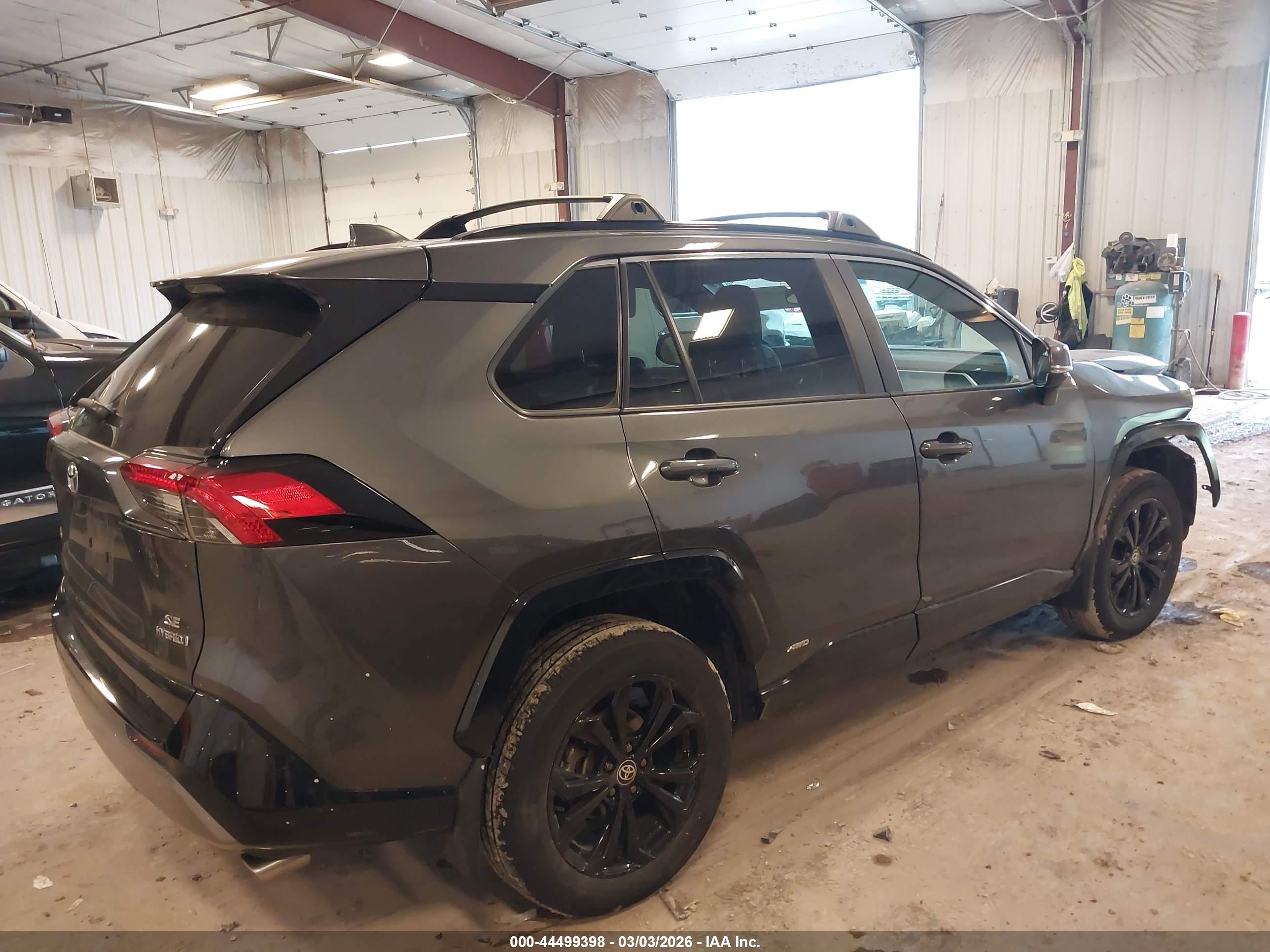 TOYOTA RAV4 image 4