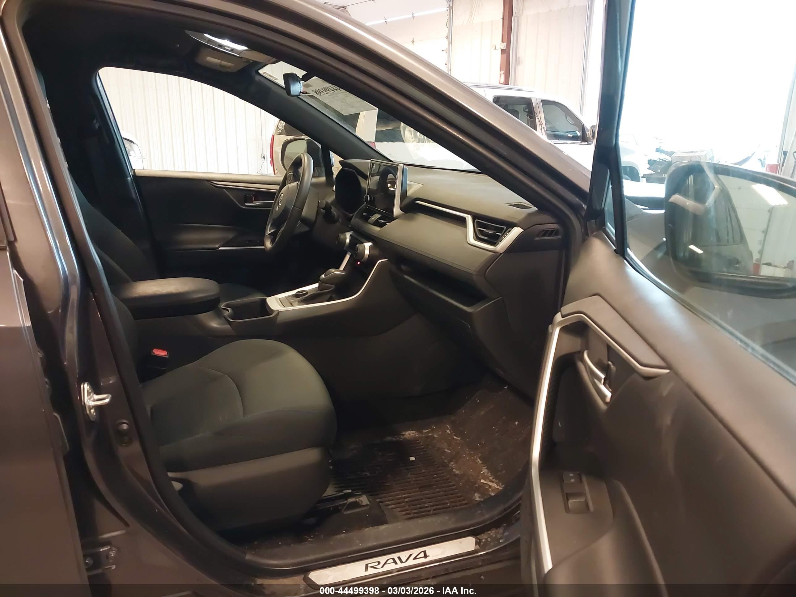 TOYOTA RAV4 image 5
