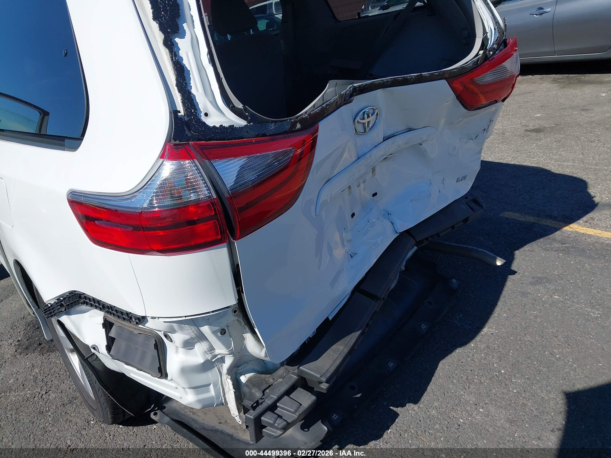 TOYOTA SIENNA image 6