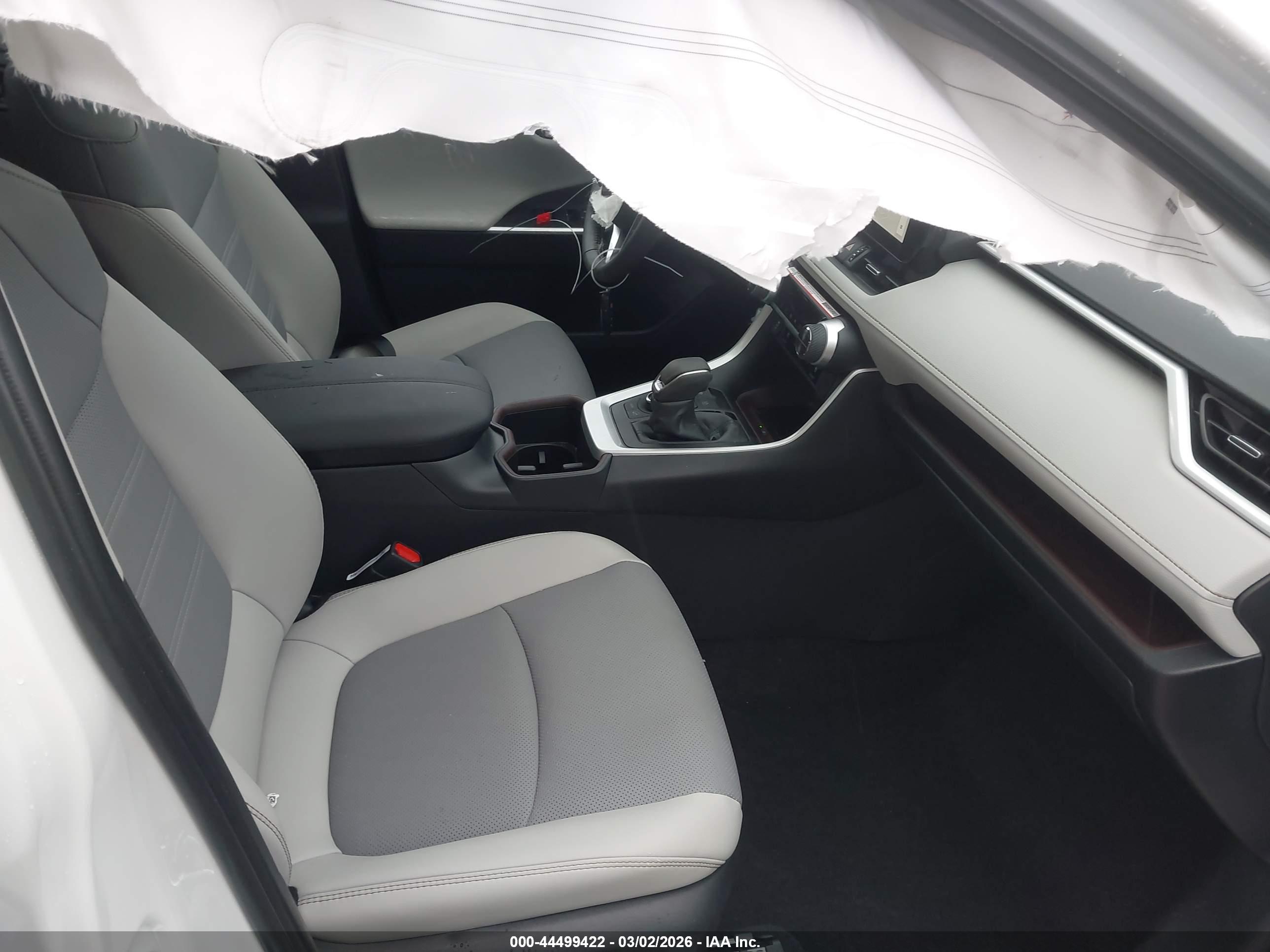 TOYOTA RAV4 image 5