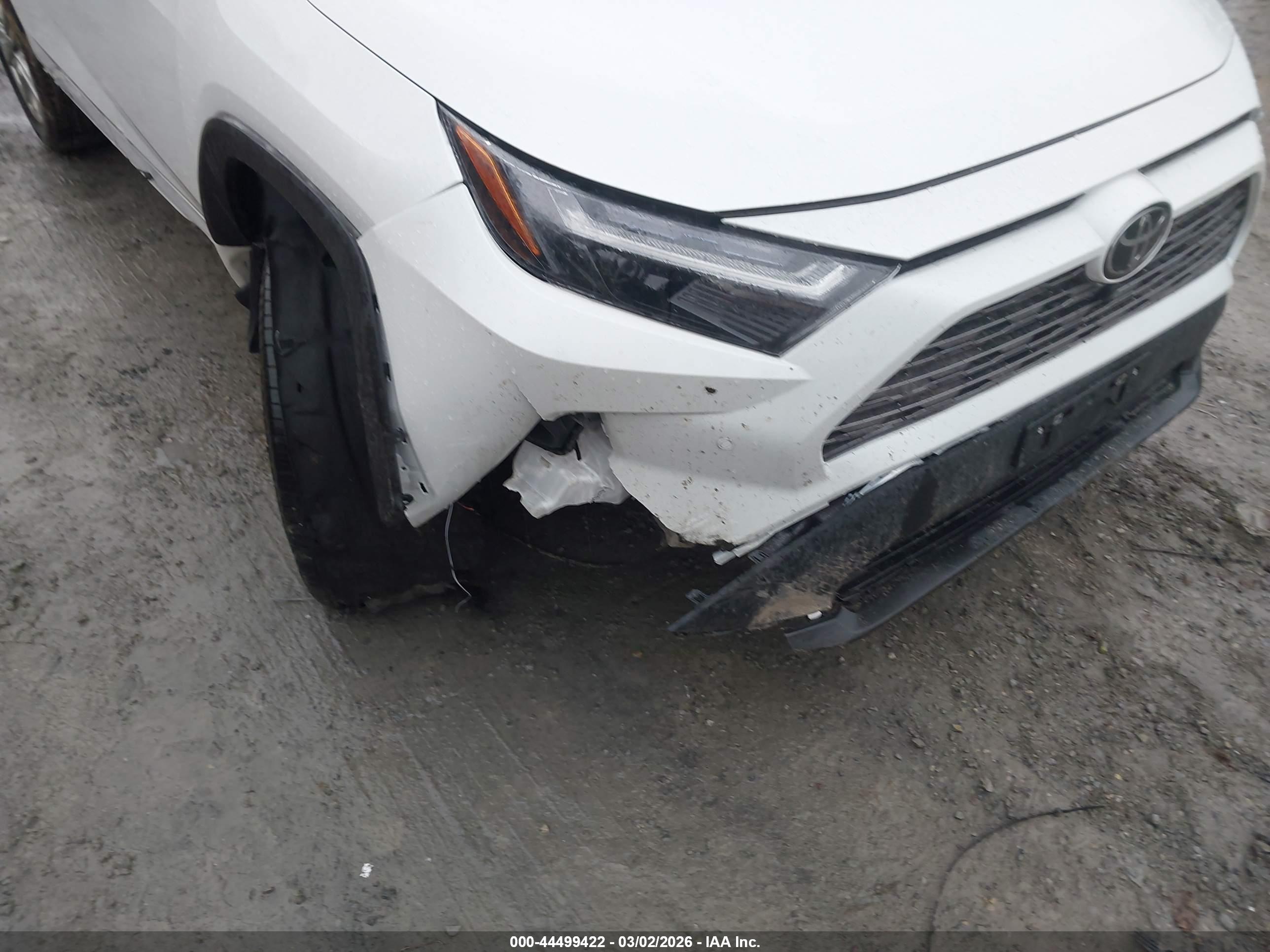 TOYOTA RAV4 image 6