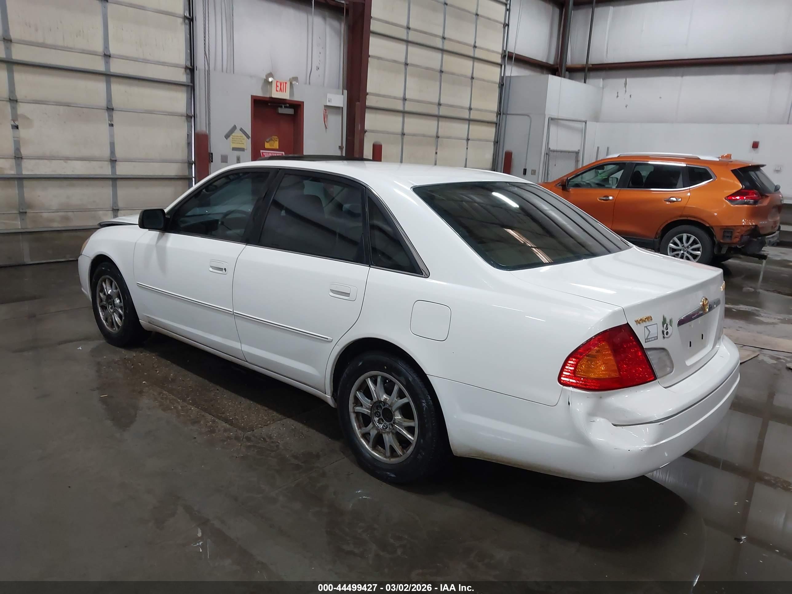 TOYOTA AVALON image 3