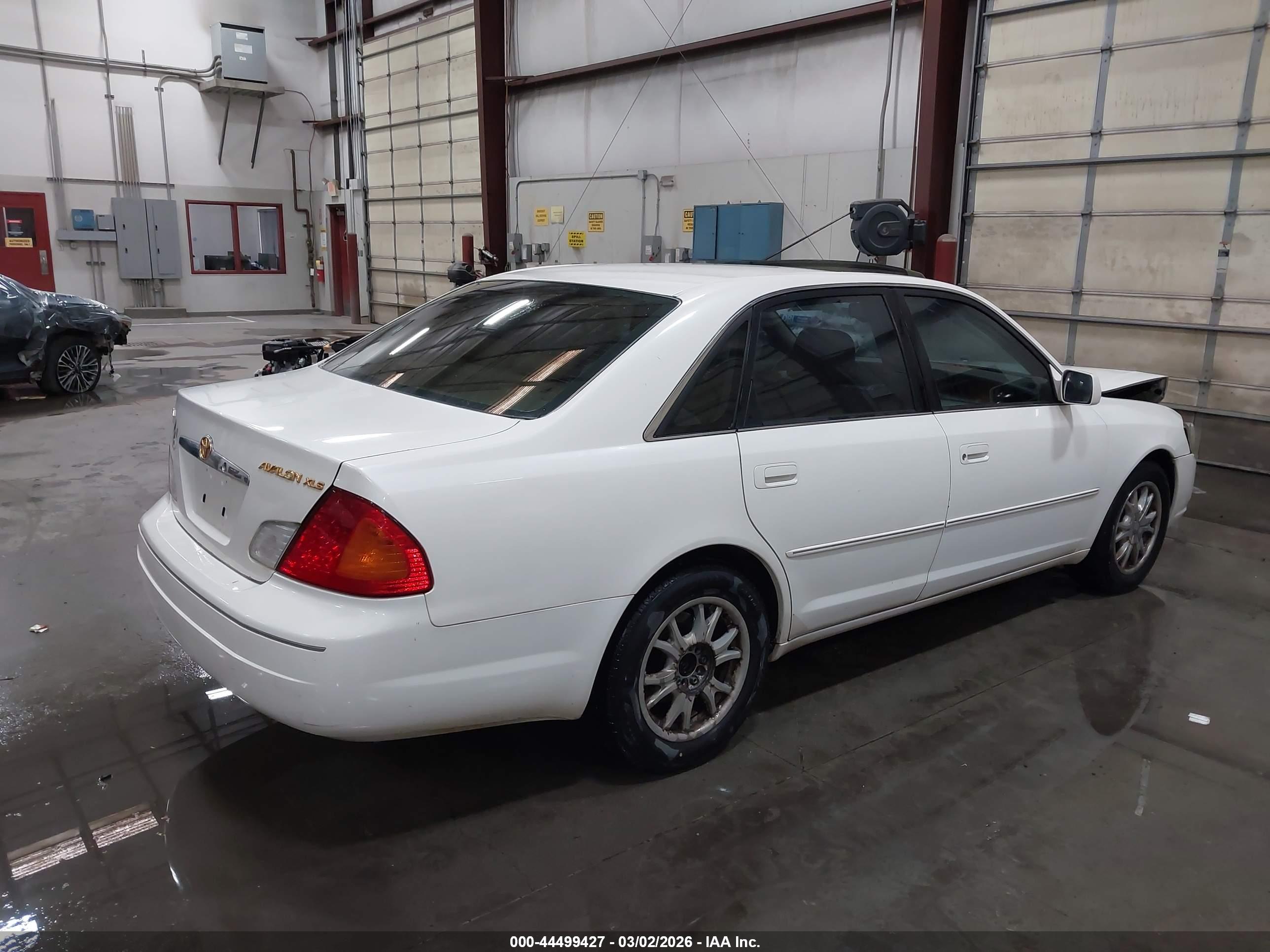 TOYOTA AVALON image 4