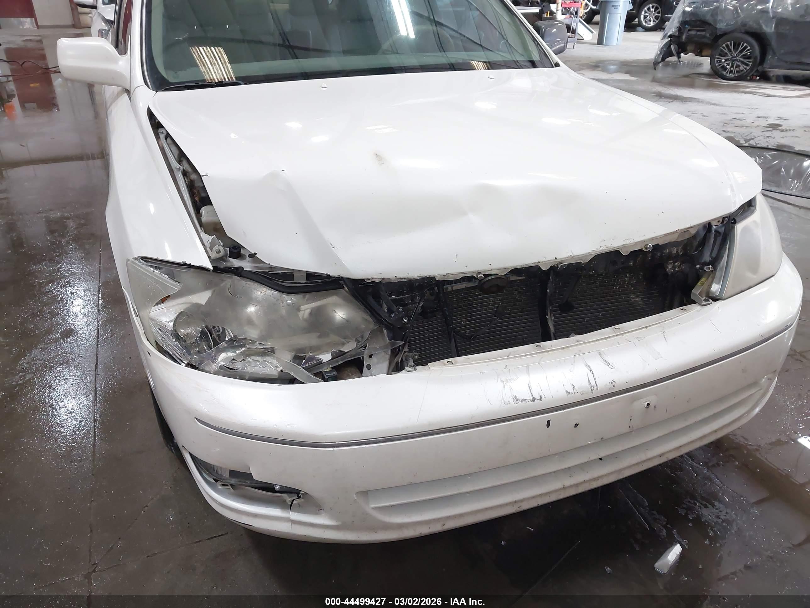 TOYOTA AVALON image 6