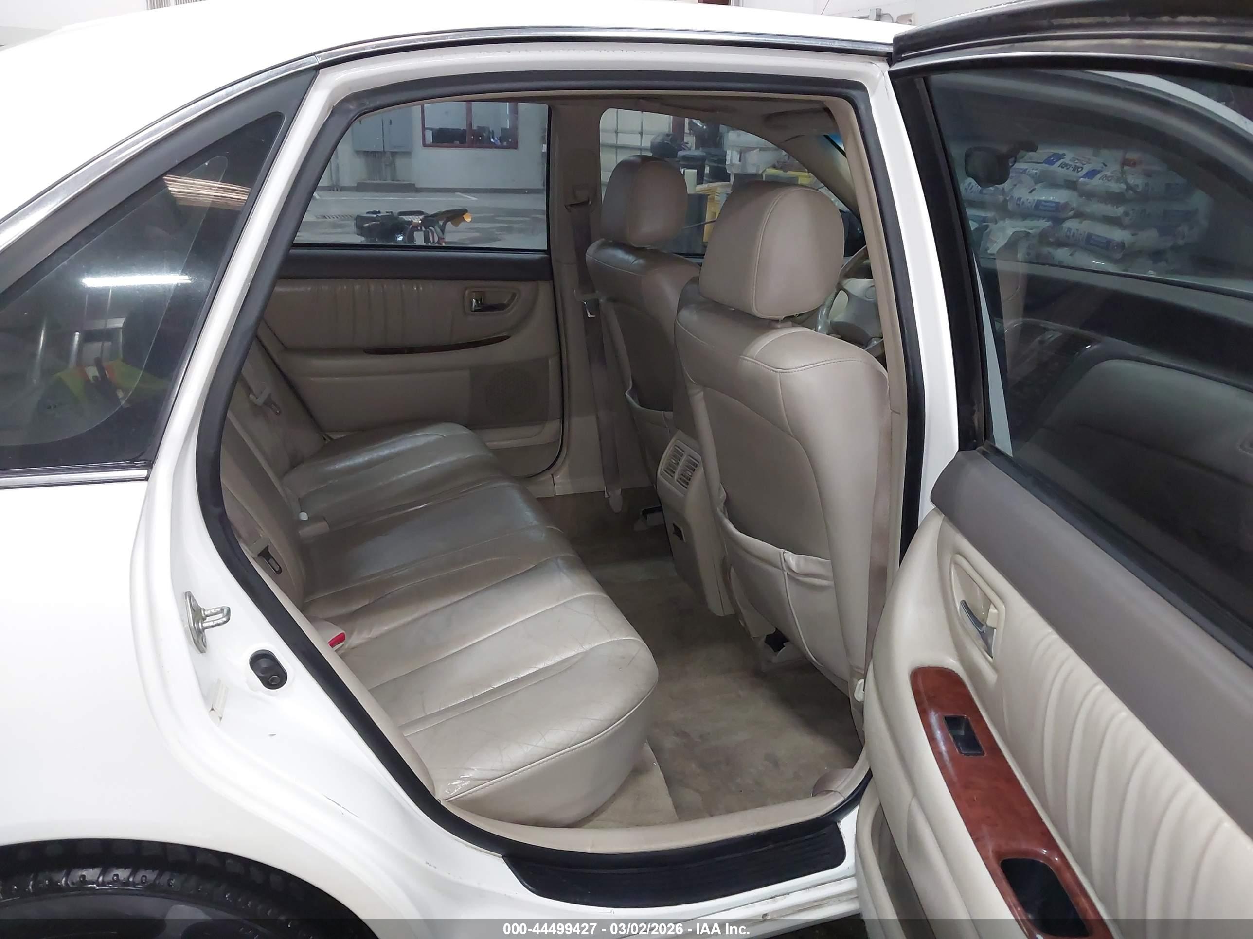 TOYOTA AVALON image 8