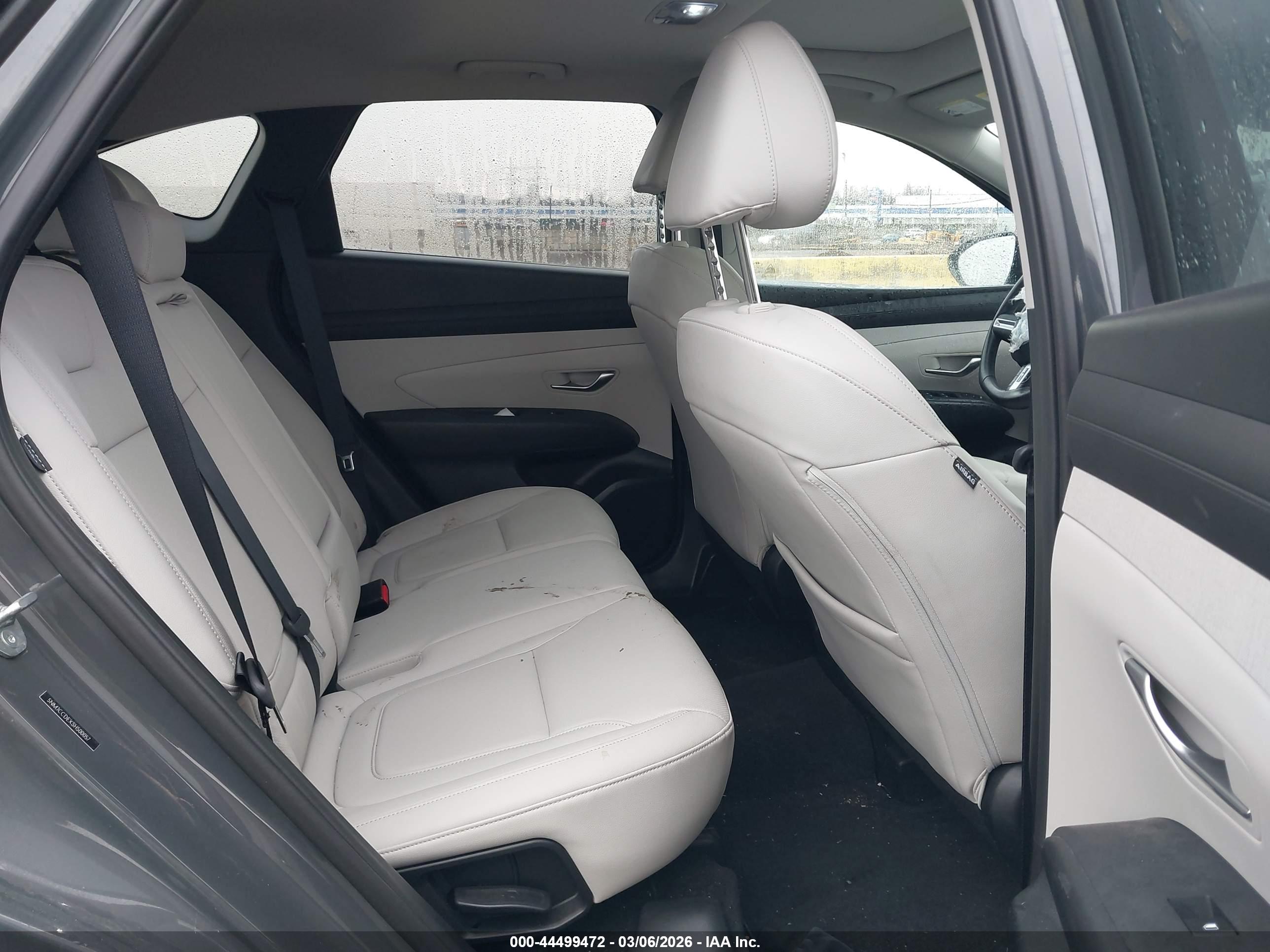 HYUNDAI TUCSON image 8