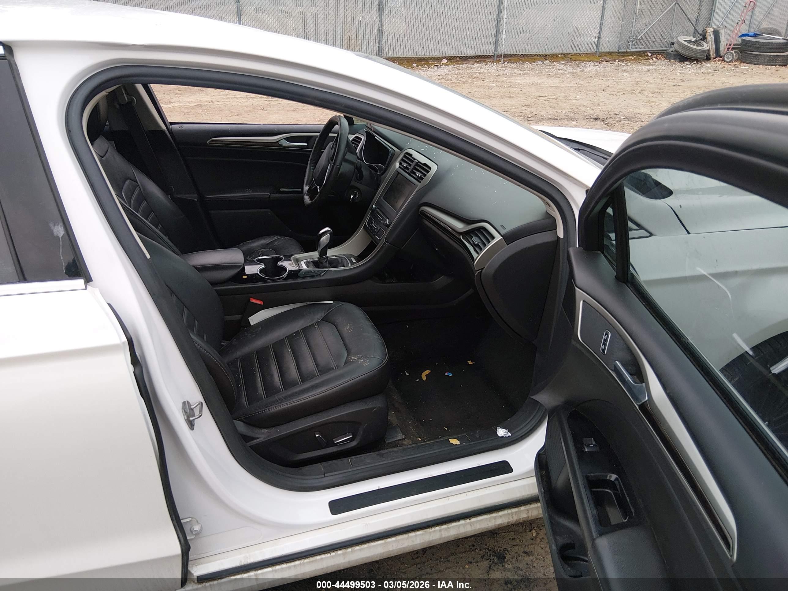 FORD FUSION image 5