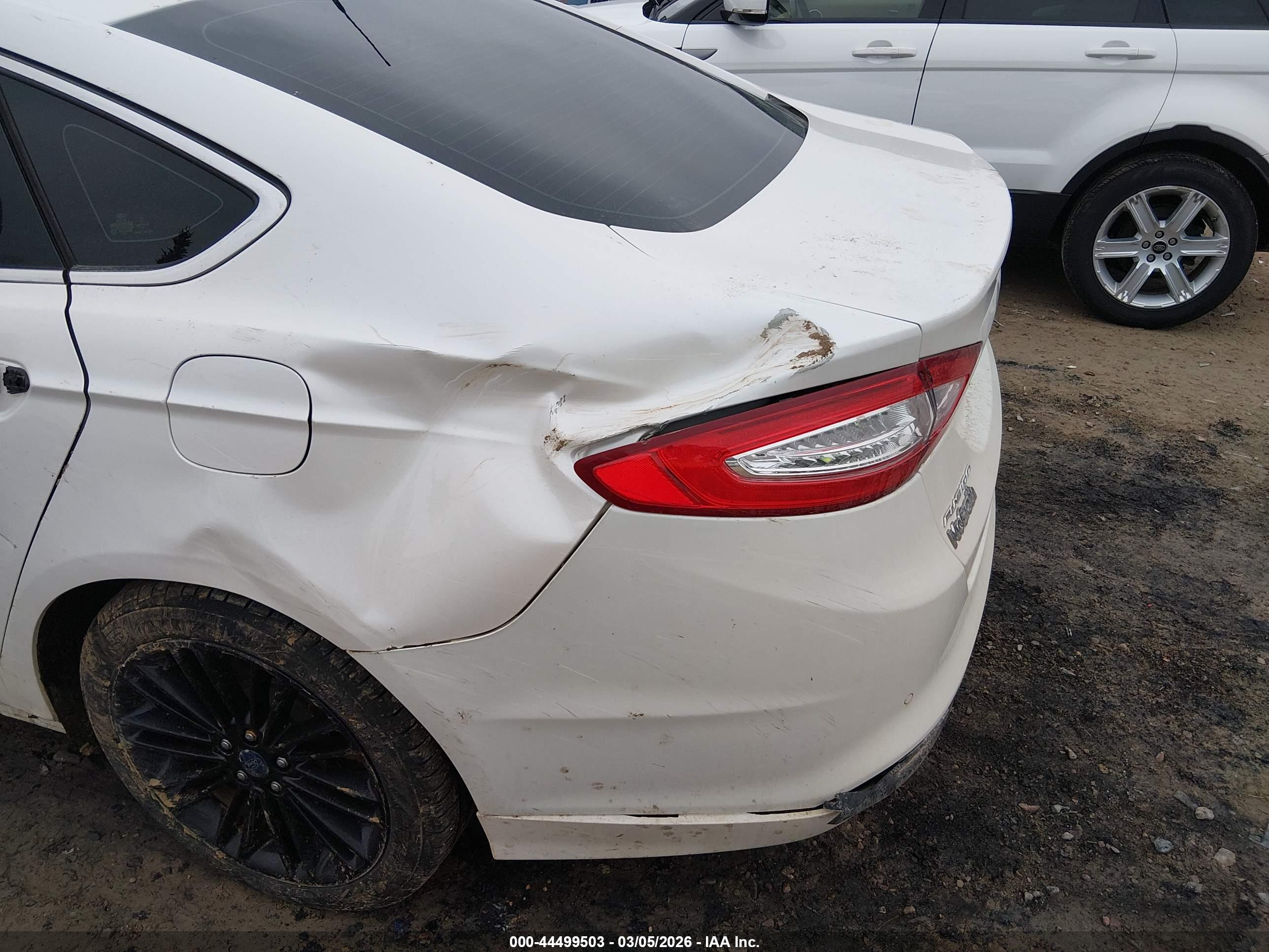 FORD FUSION image 6