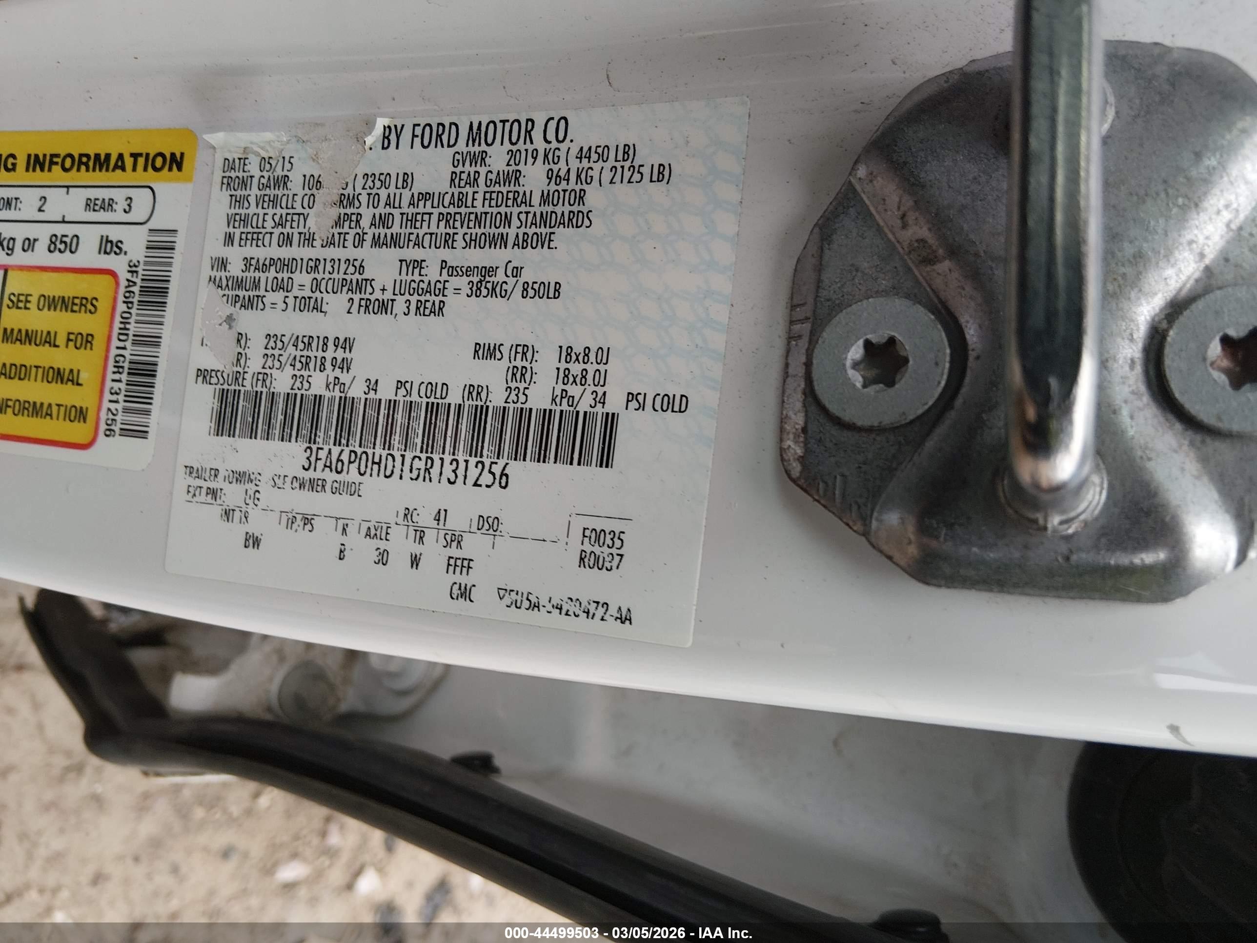 FORD FUSION image 9