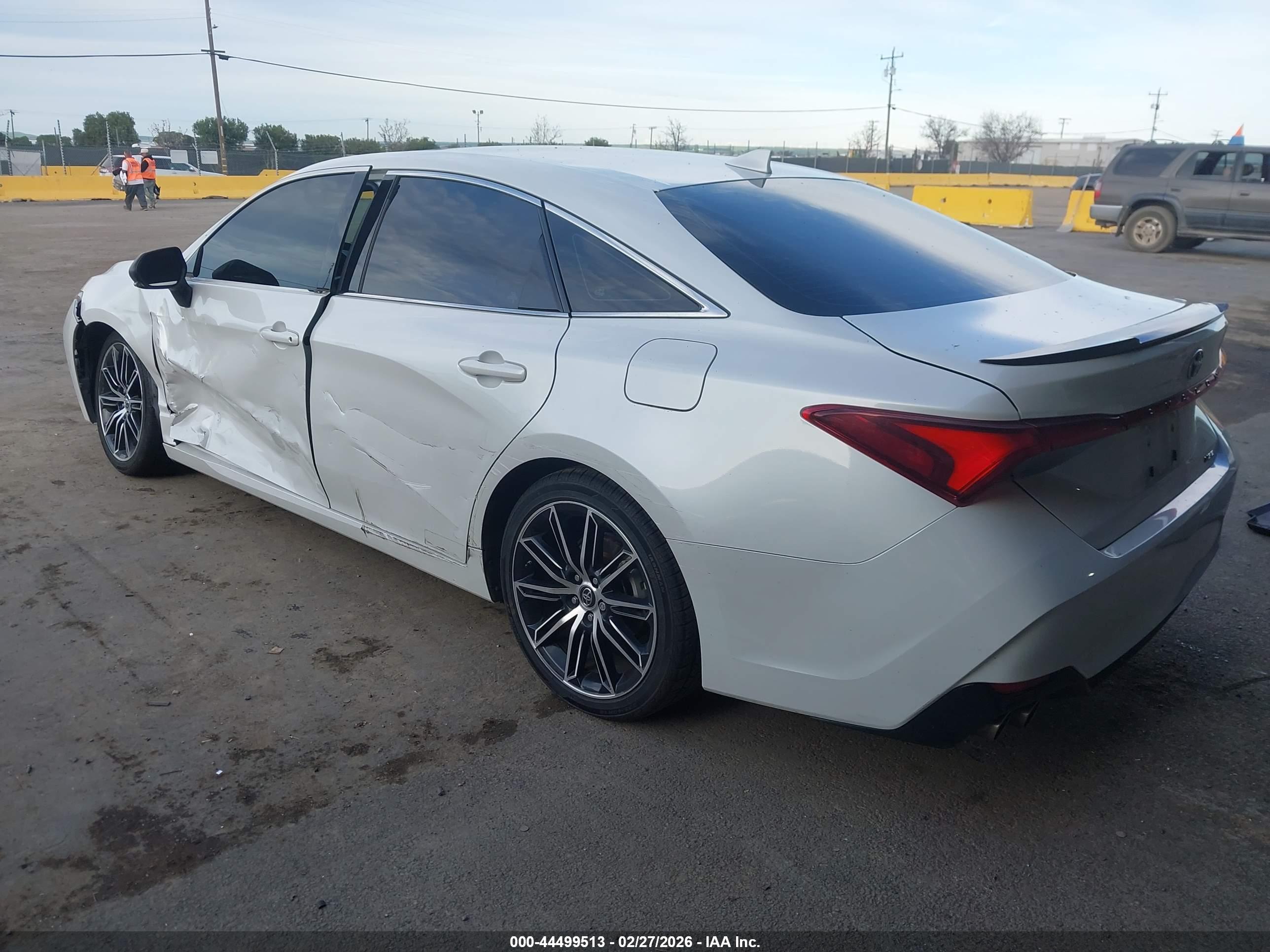 TOYOTA AVALON image 3