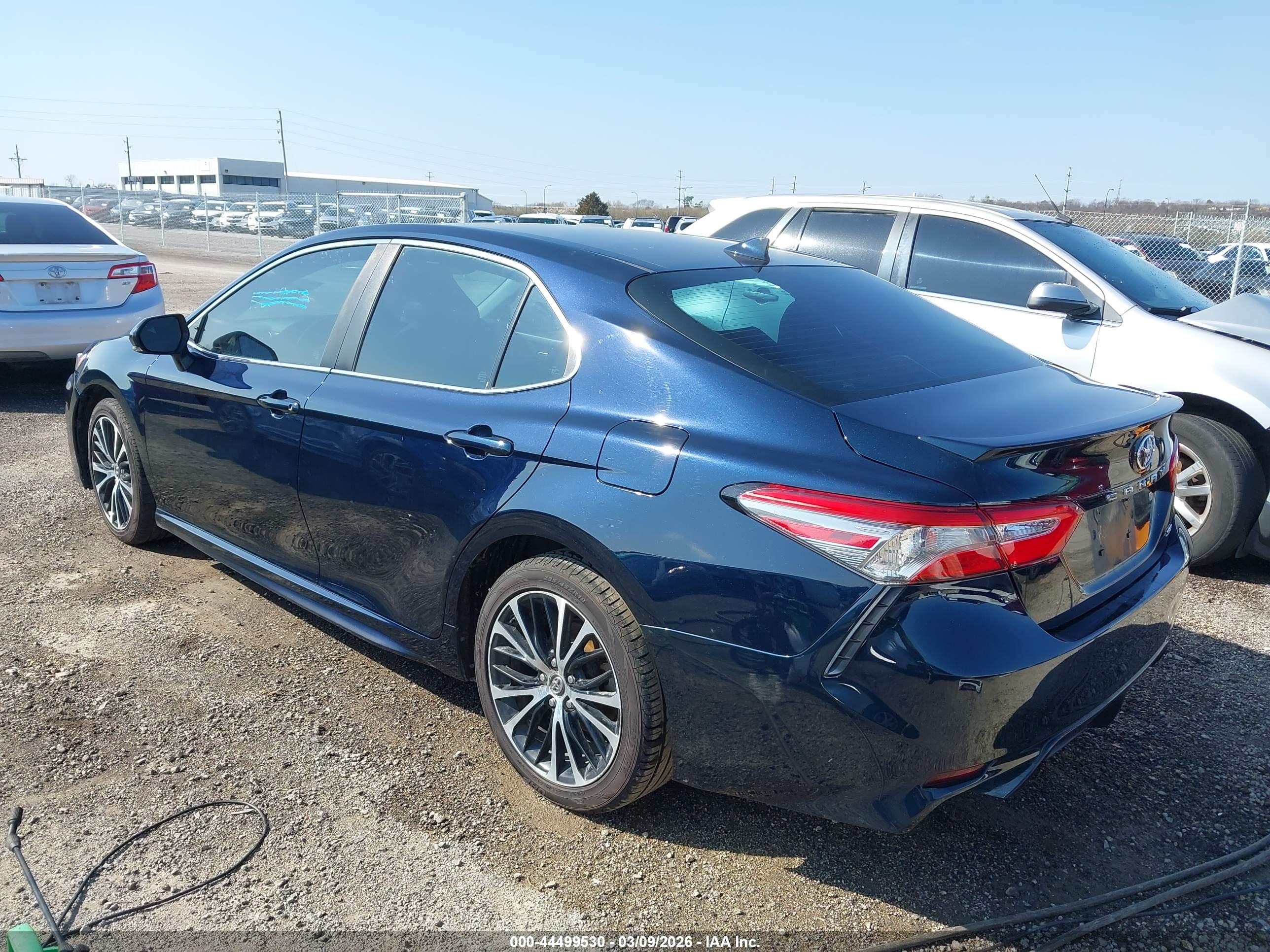 TOYOTA CAMRY image 3