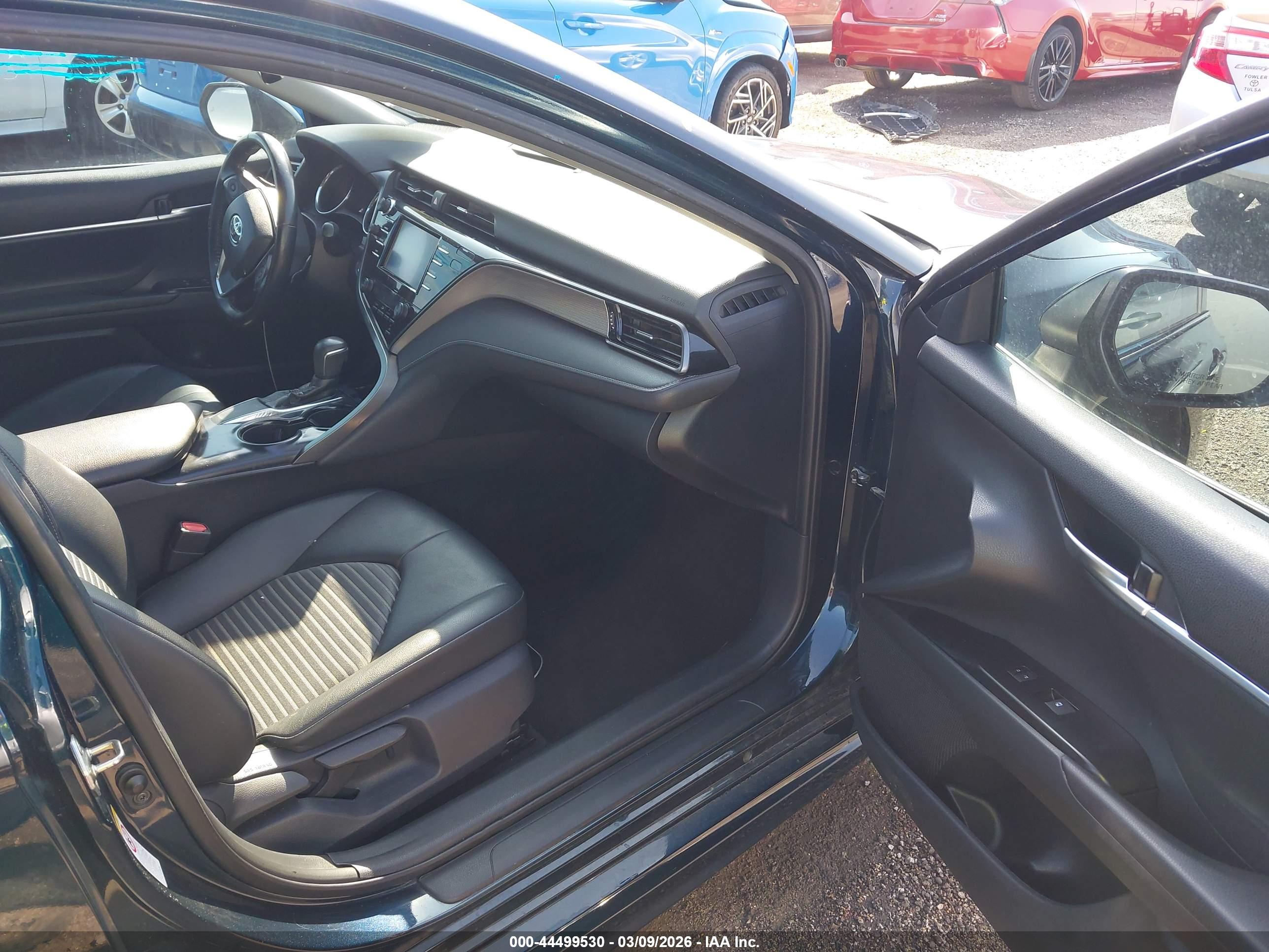 TOYOTA CAMRY image 5