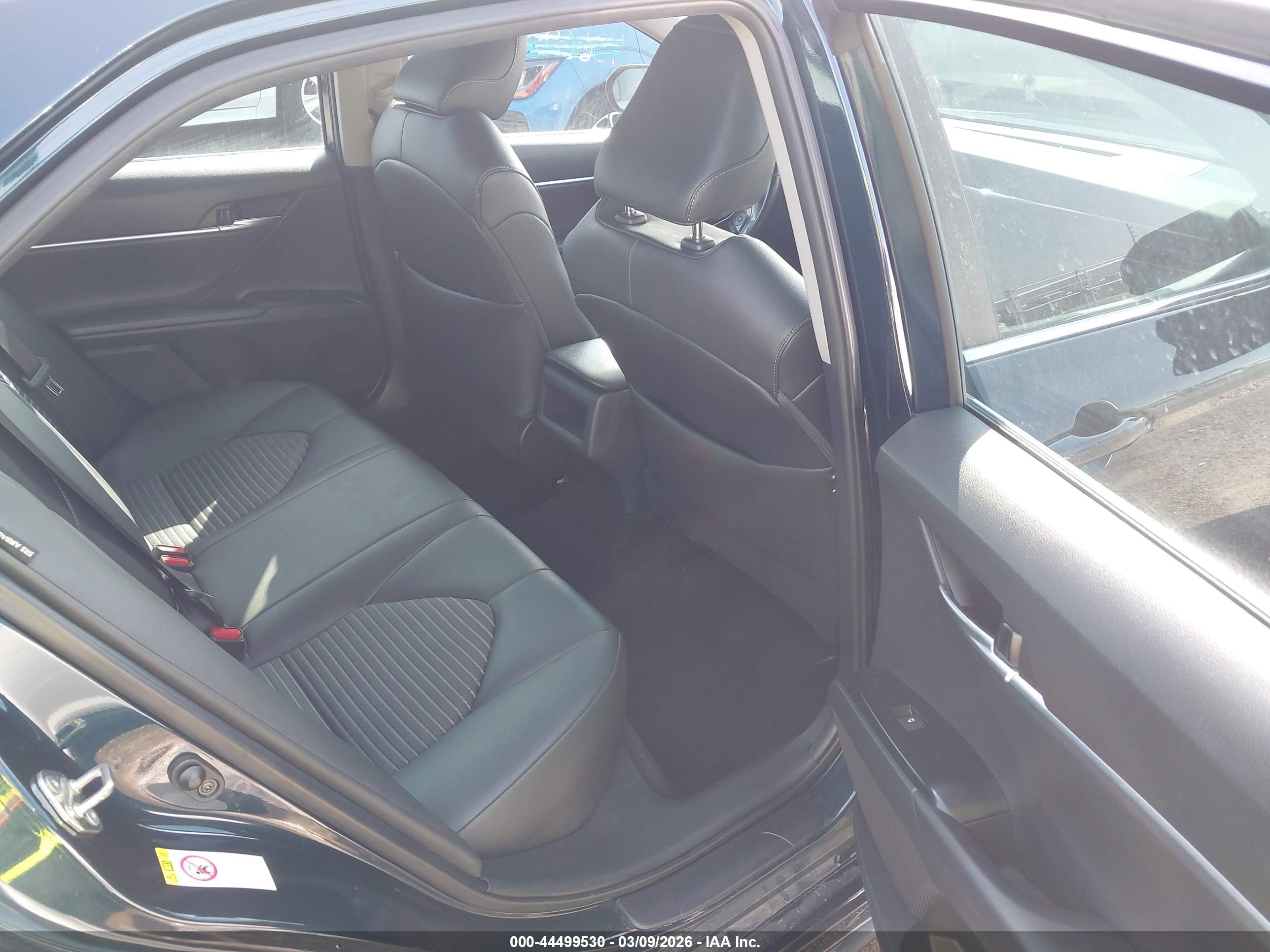 TOYOTA CAMRY image 8