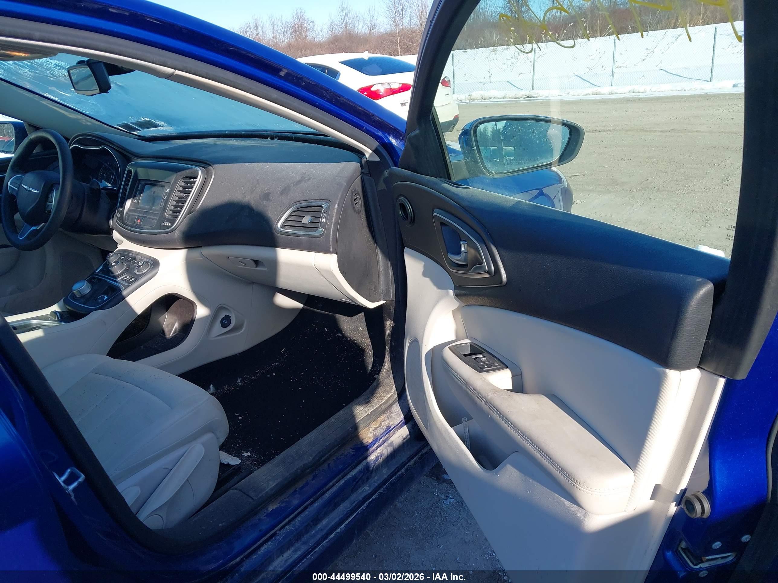 CHRYSLER 200 image 5