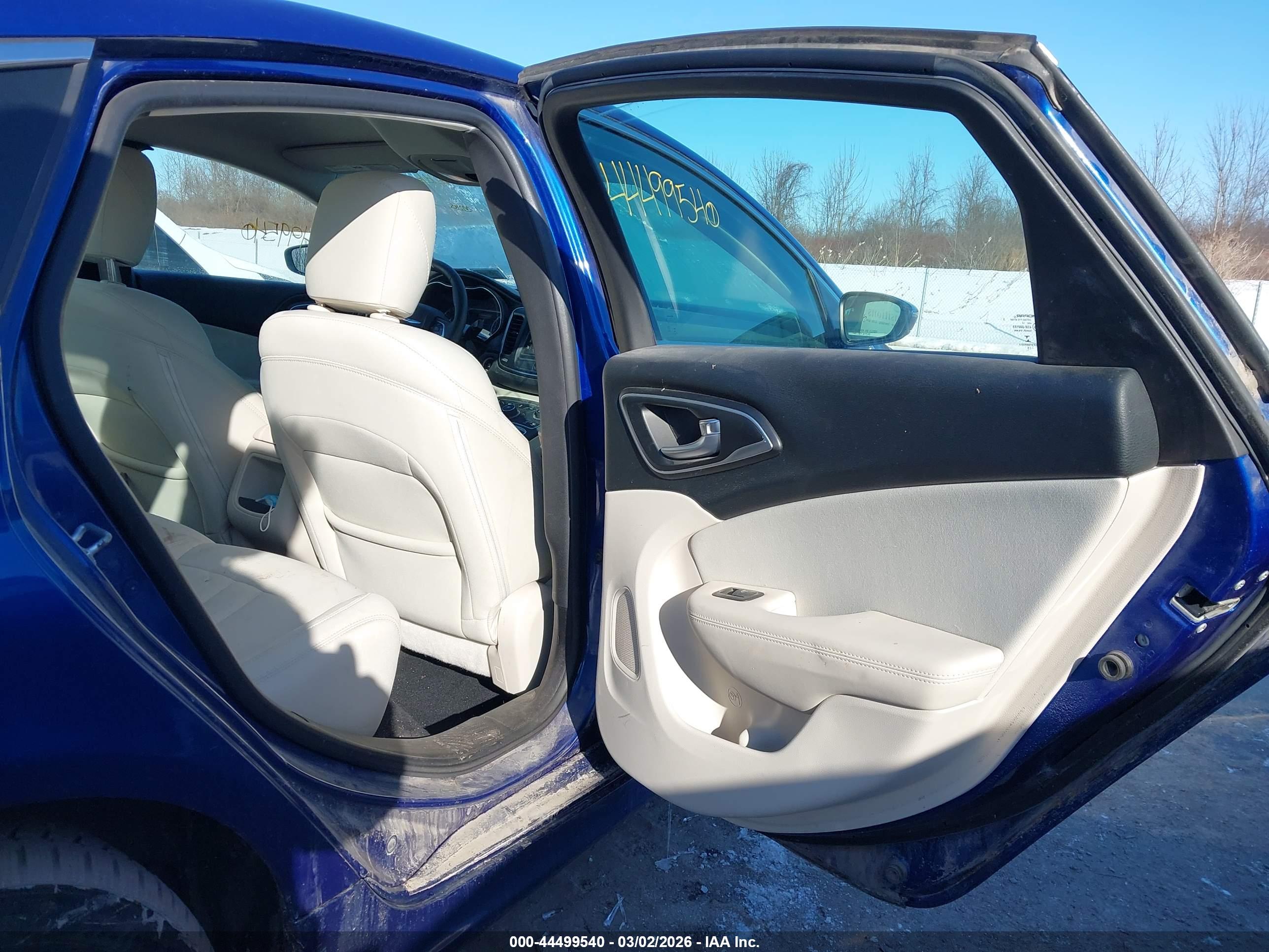 CHRYSLER 200 image 8