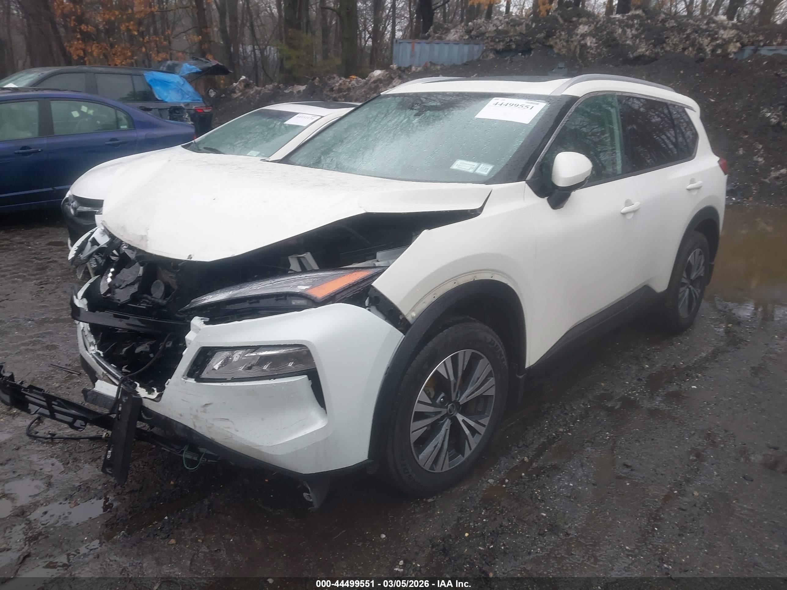 NISSAN ROGUE image 2