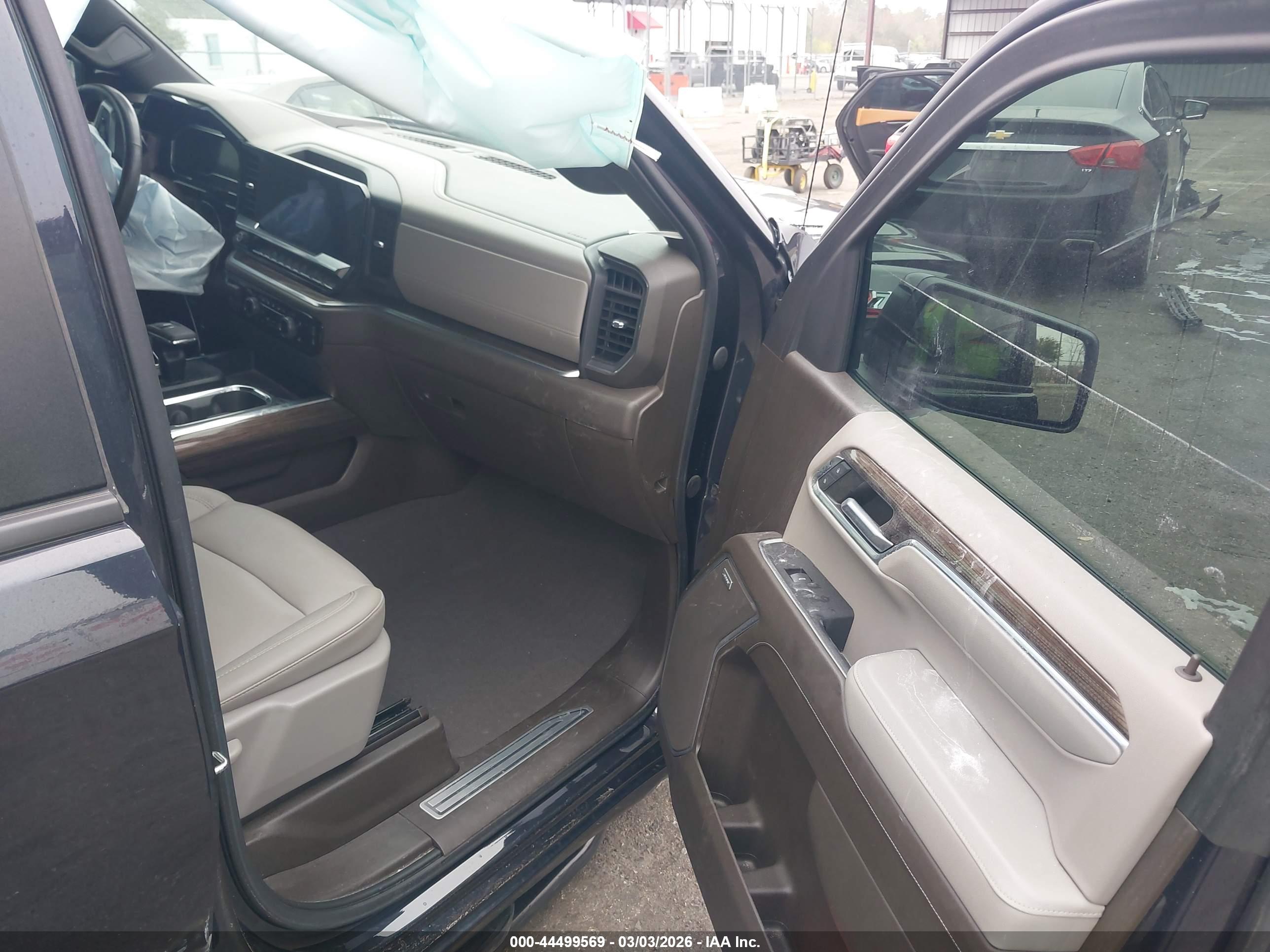 CHEVROLET SILVERADO image 5