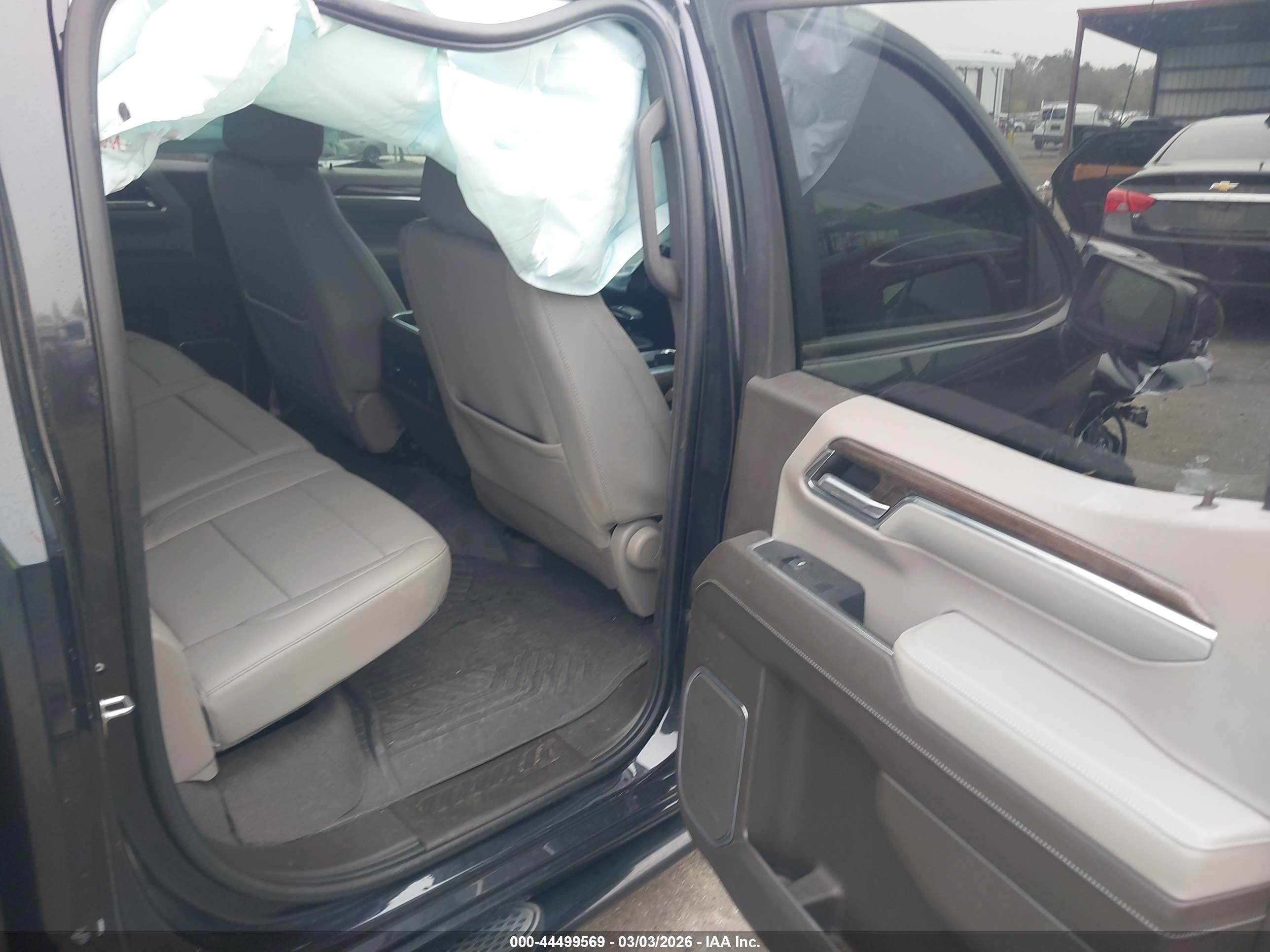CHEVROLET SILVERADO image 8