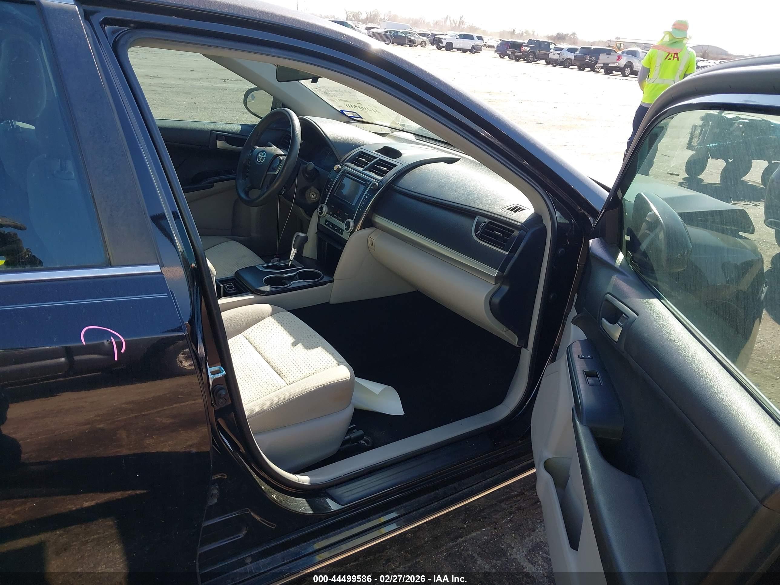 TOYOTA CAMRY image 5