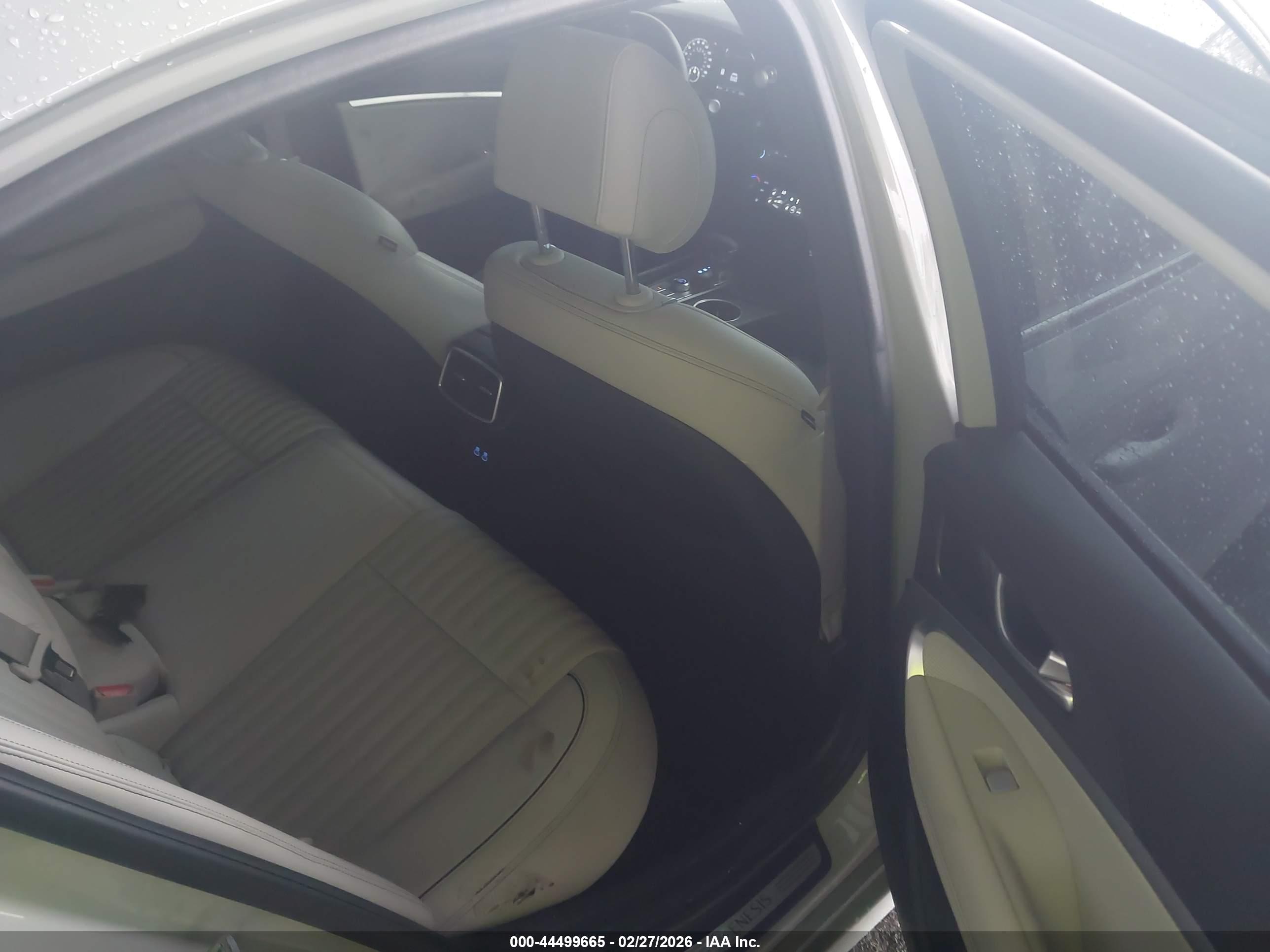 GENESIS G70 image 8
