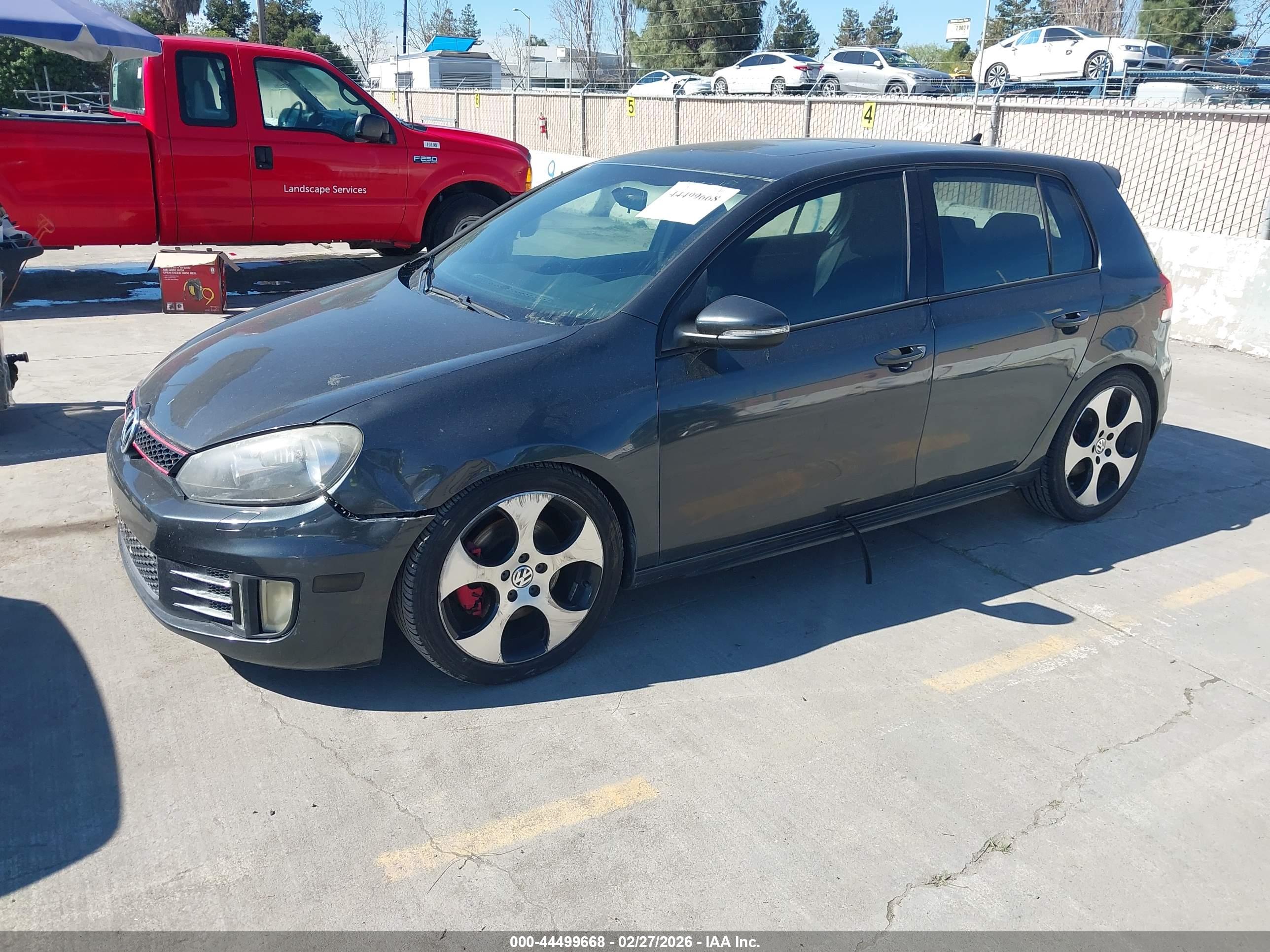 VOLKSWAGEN GTI image 2