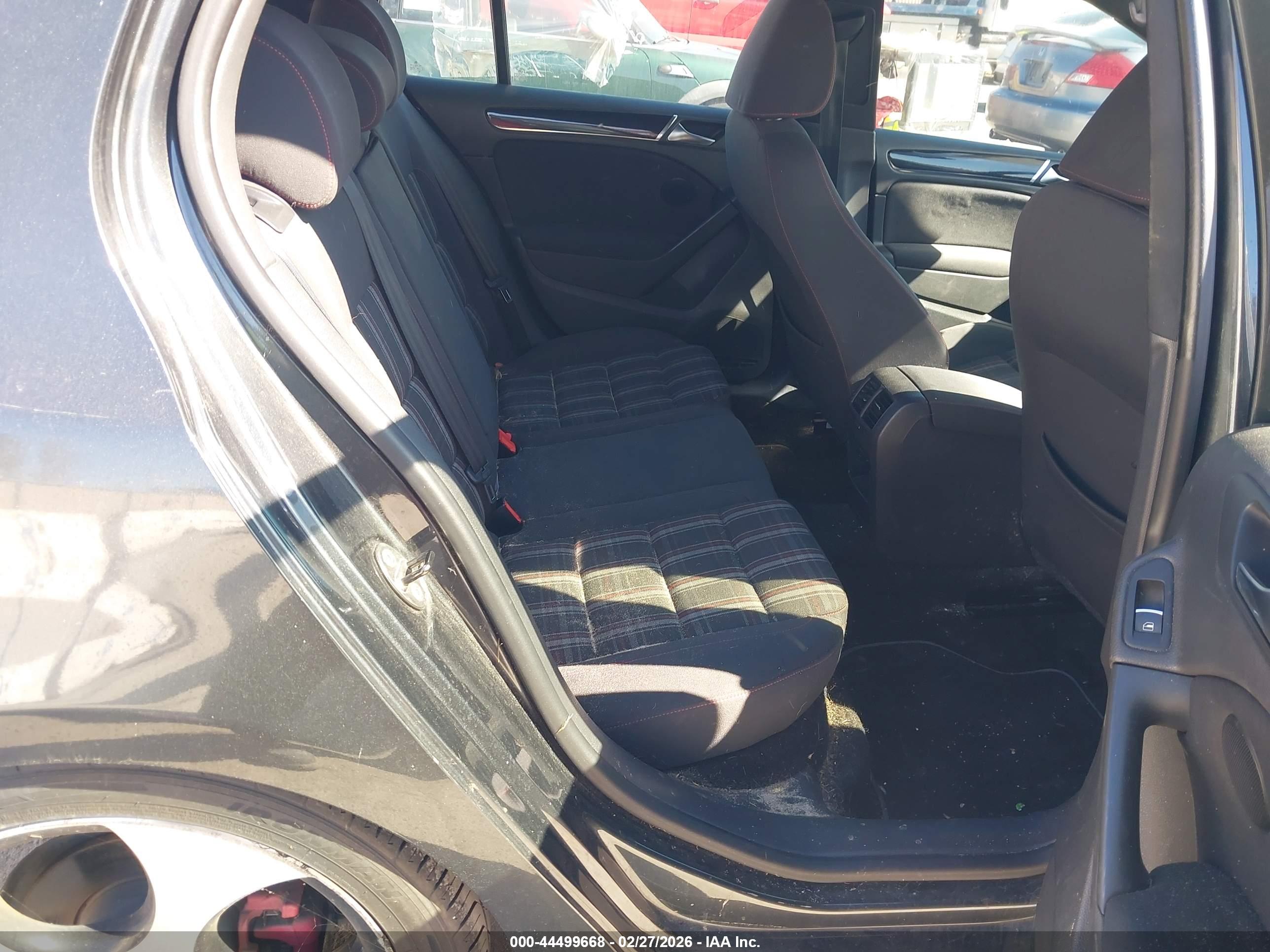 VOLKSWAGEN GTI image 8