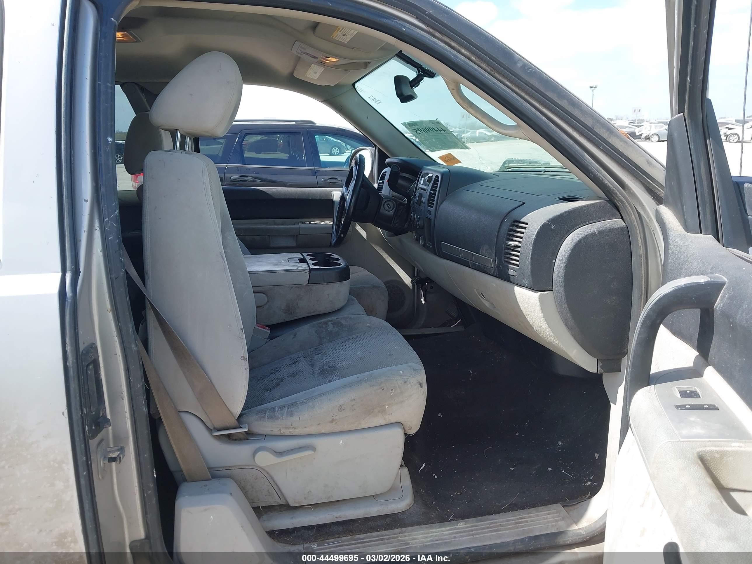 CHEVROLET SILVERADO image 5